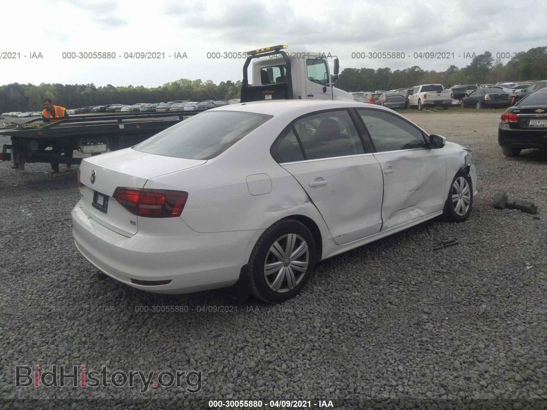 2017 VOLKSWAGEN JETTA - VIN: 3VW2B7AJ3HM213923 - Фото 4