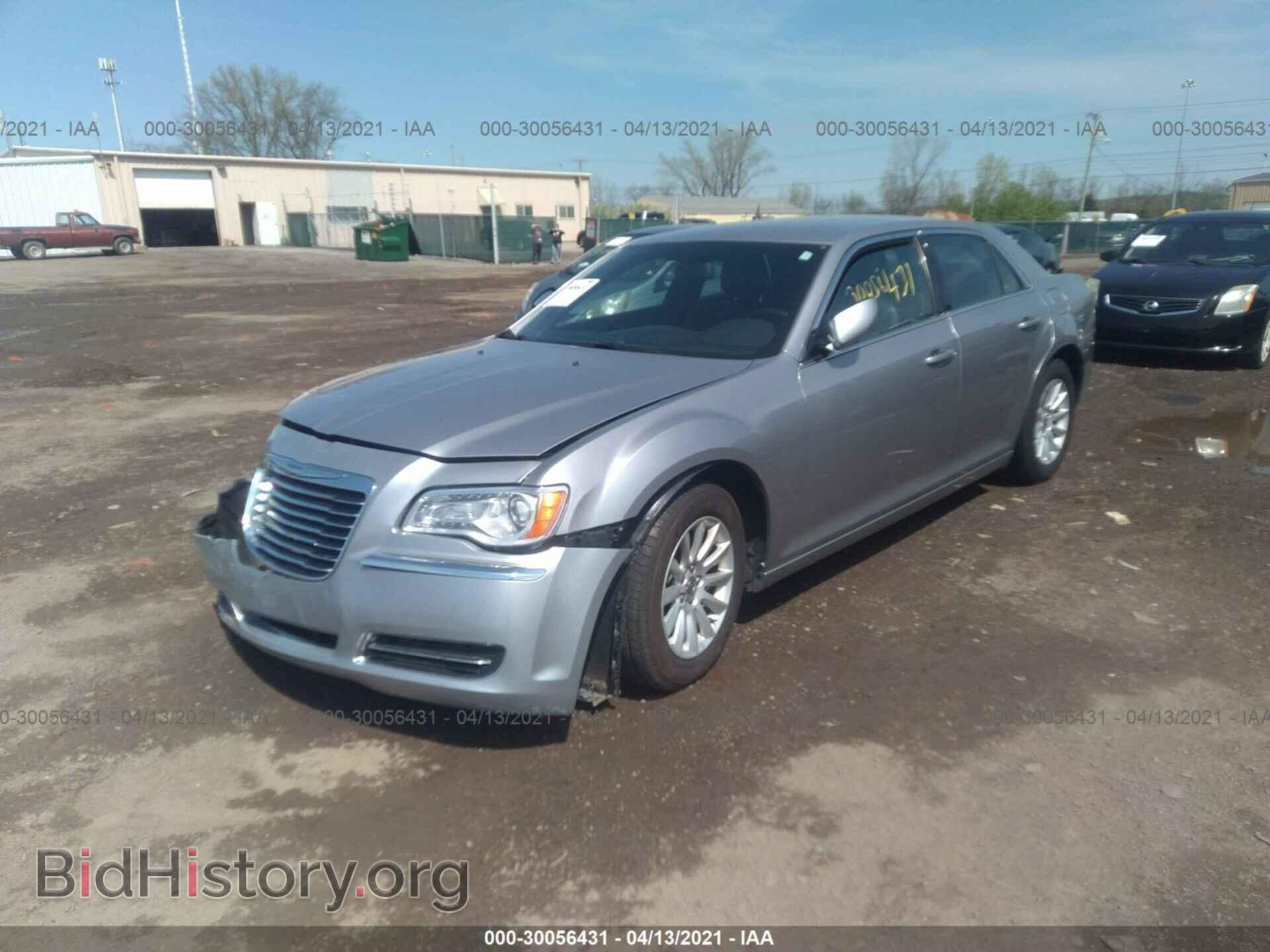 2014 CHRYSLER 300 - VIN: 2C3CCAAG4EH327045 - Фото 2