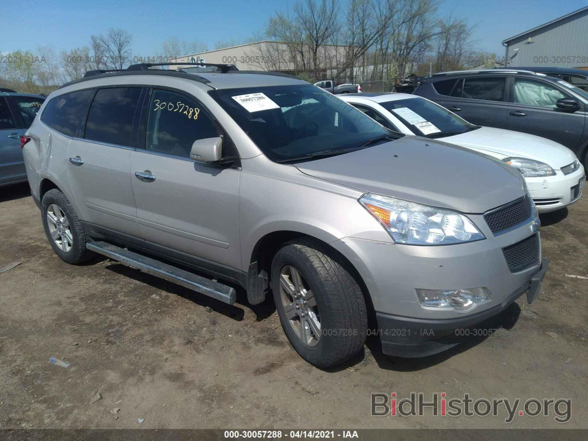 Photo 1GNKRGED6BJ330569 - CHEVROLET TRAVERSE 2011