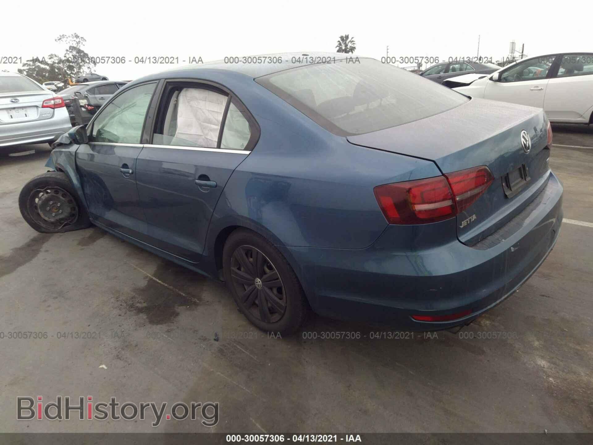 2017 VOLKSWAGEN JETTA - VIN: 3VW2B7AJ7HM240641 - Фото 3