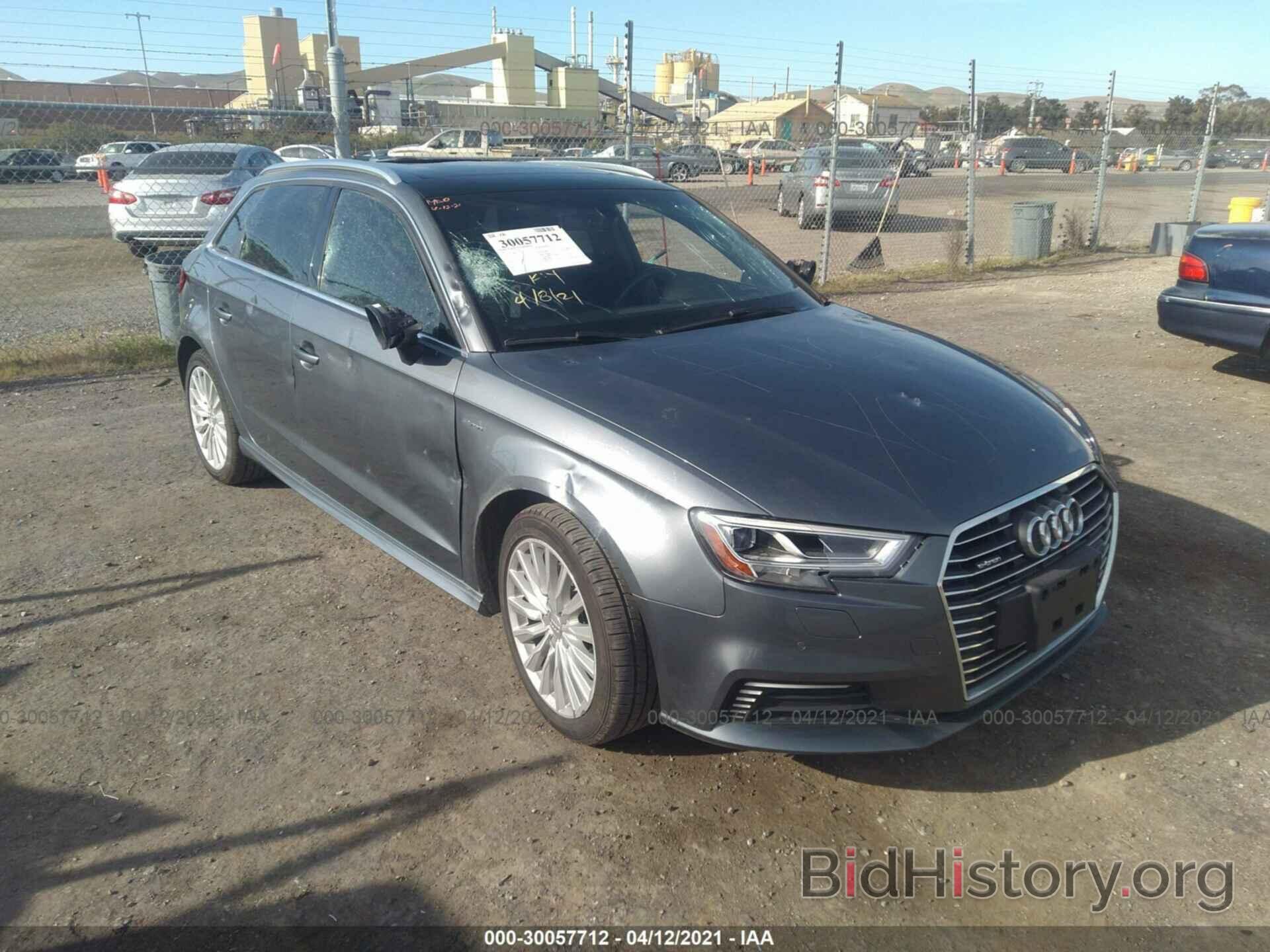 Photo WAUTPBFF9JA083775 - AUDI A3 SPORTBACK E-TRON 2018