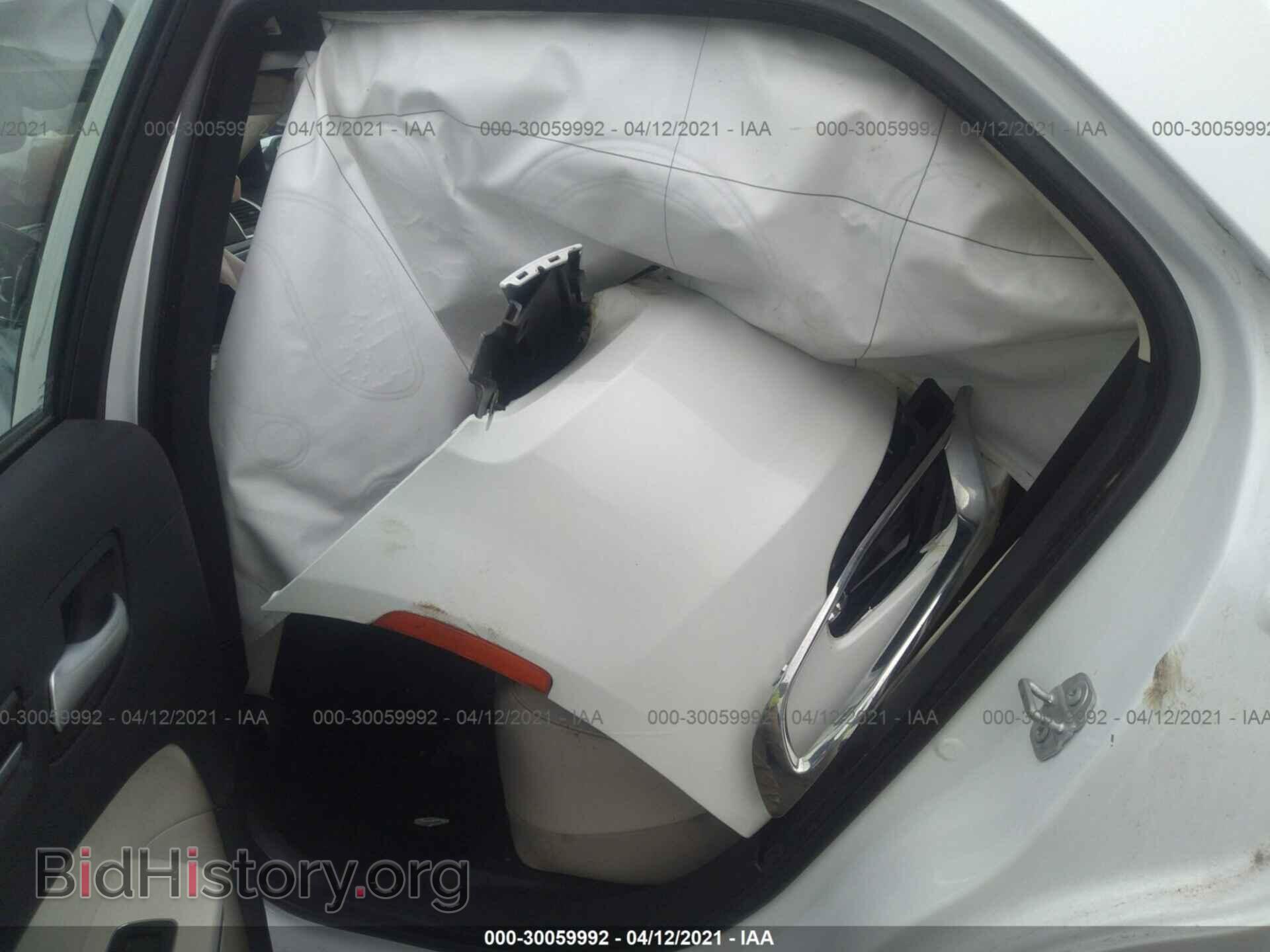 2016 CHRYSLER 300 - VIN: 2C3CCAEG9GH277935 - Фото 8