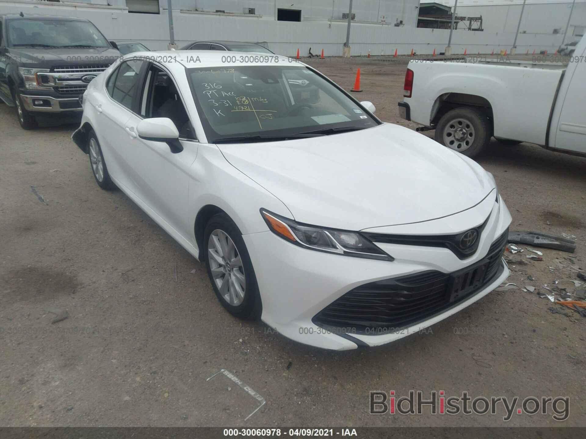 Photo 4T1C11AK5LU927617 - TOYOTA CAMRY 2020