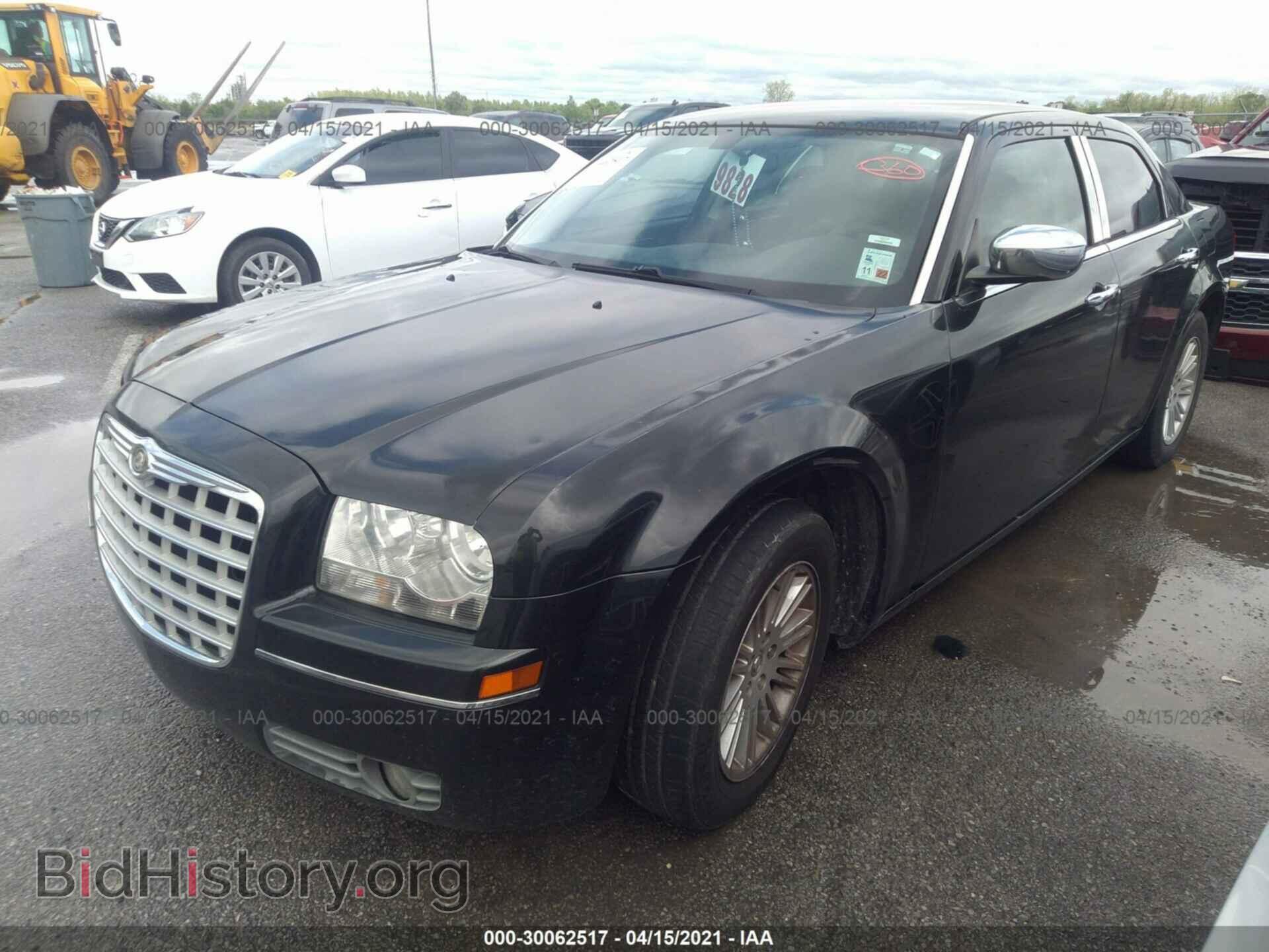 2010 CHRYSLER 300 - VIN: 2C3CA4CDXAH215449 - Фото 2