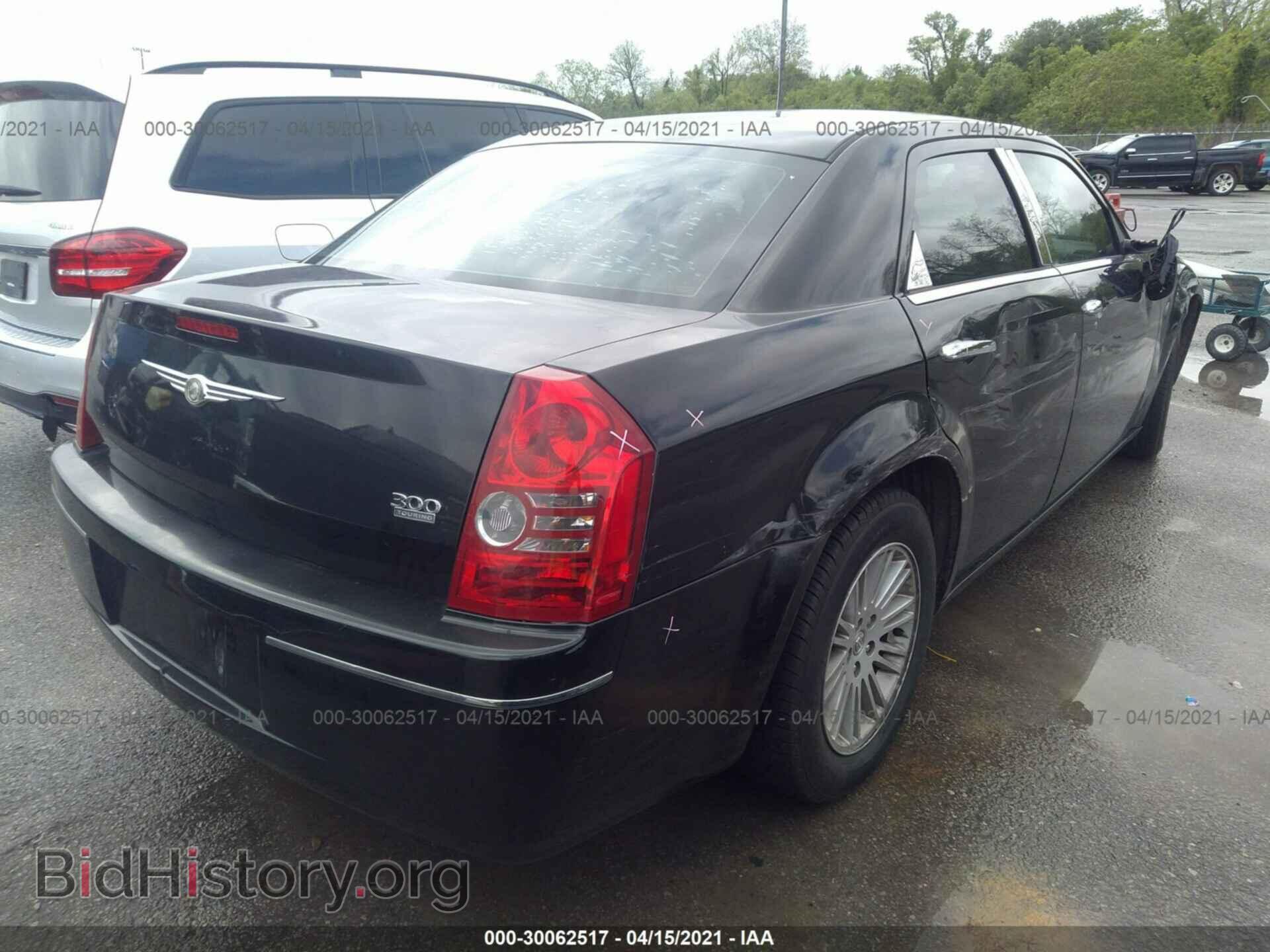 2010 CHRYSLER 300 - VIN: 2C3CA4CDXAH215449 - Фото 4