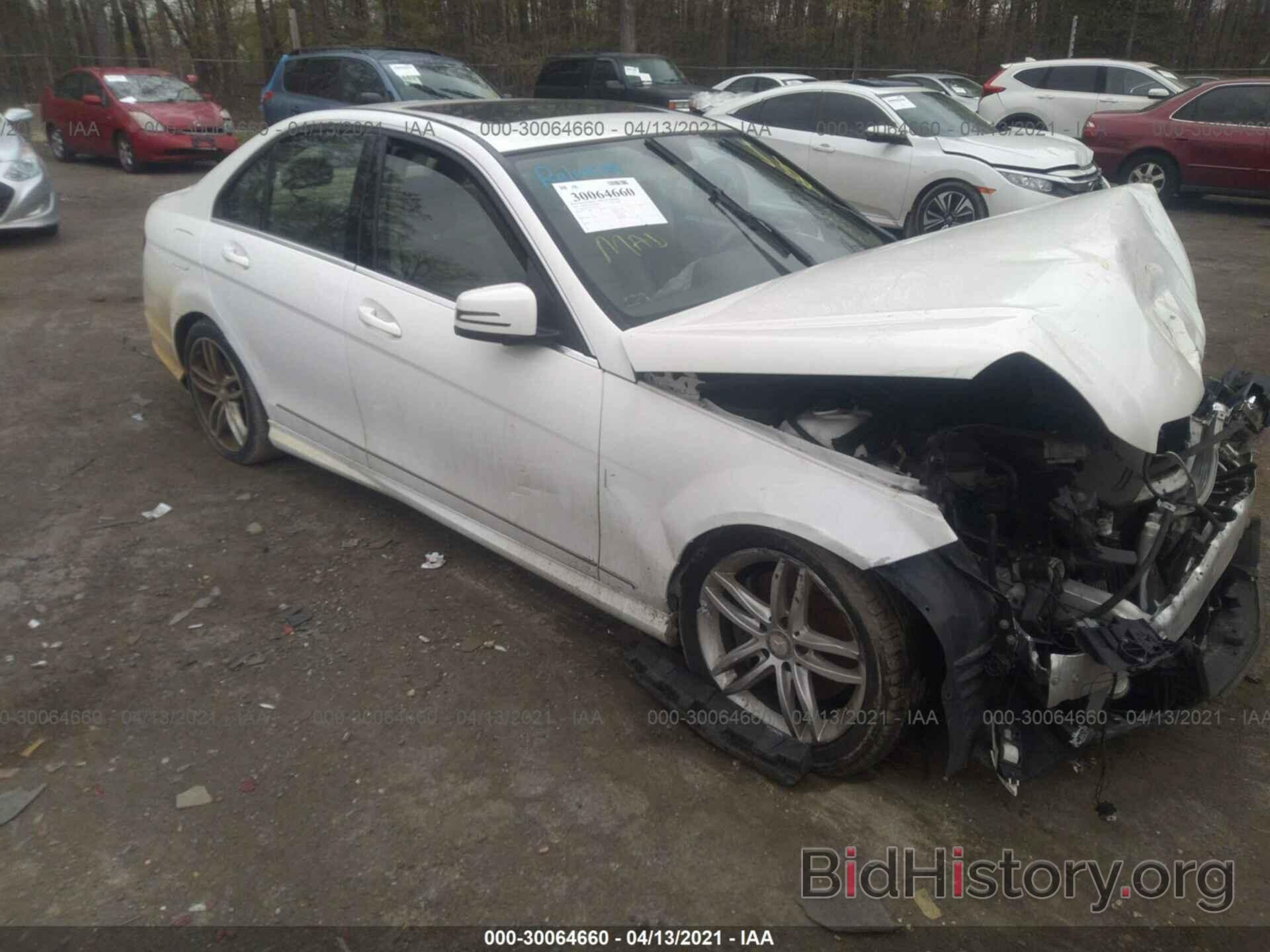 Photo WDDGF8ABXDR247626 - MERCEDES-BENZ C-CLASS 2013