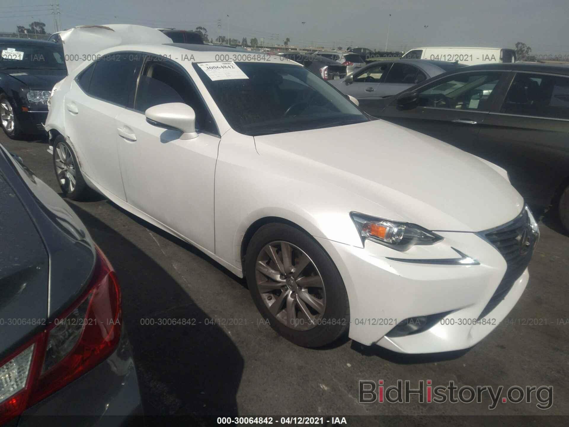 Photo JTHBA1D27G5029871 - LEXUS IS 200T 2016