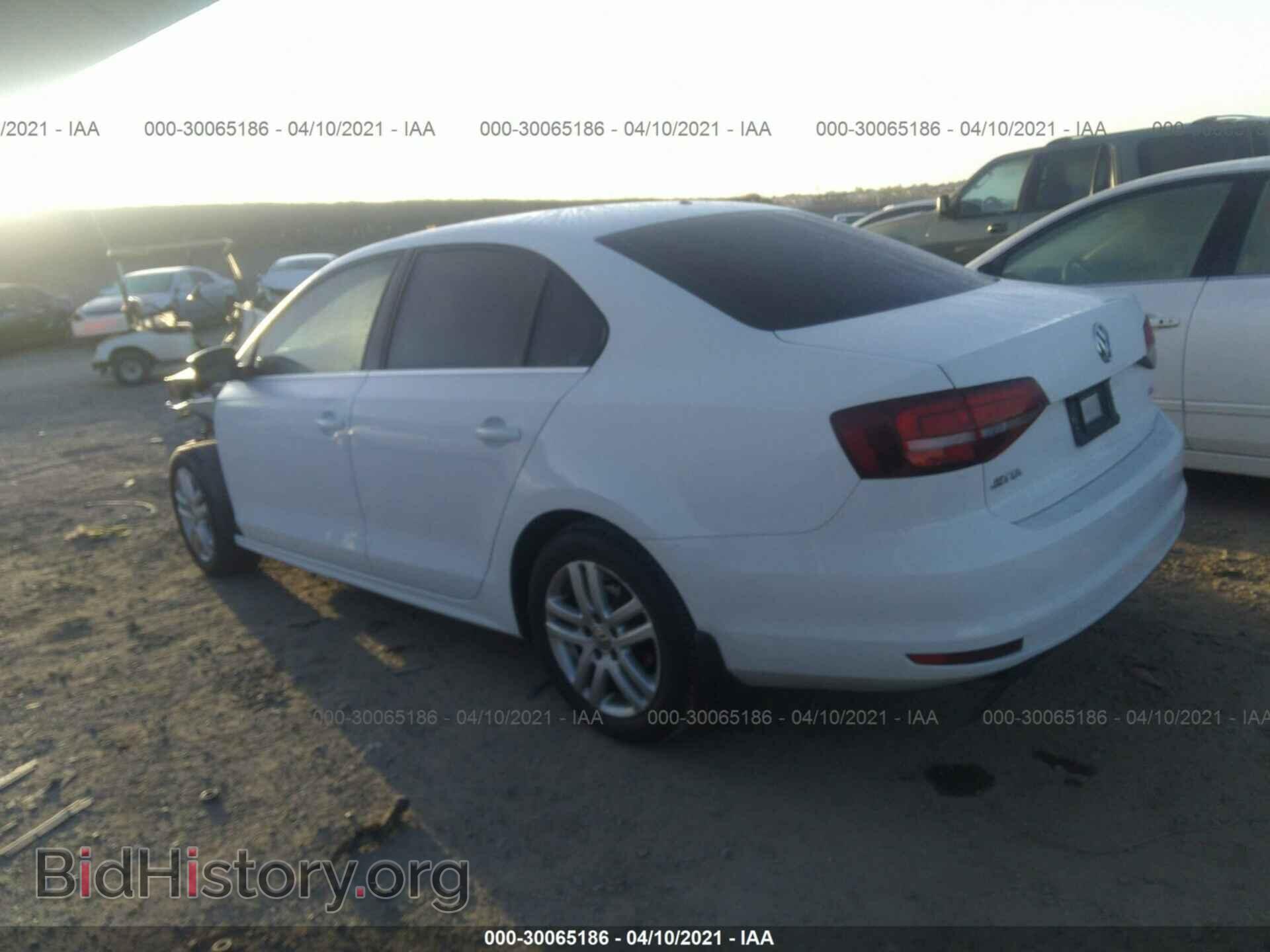 2017 VOLKSWAGEN JETTA - VIN: 3VW2B7AJ2HM267598 - Фото 3