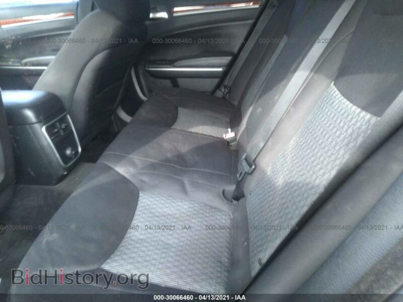2012 Chrysler 300 (VIN 2C3CCAAG6CH289198) — photo 8 of 10