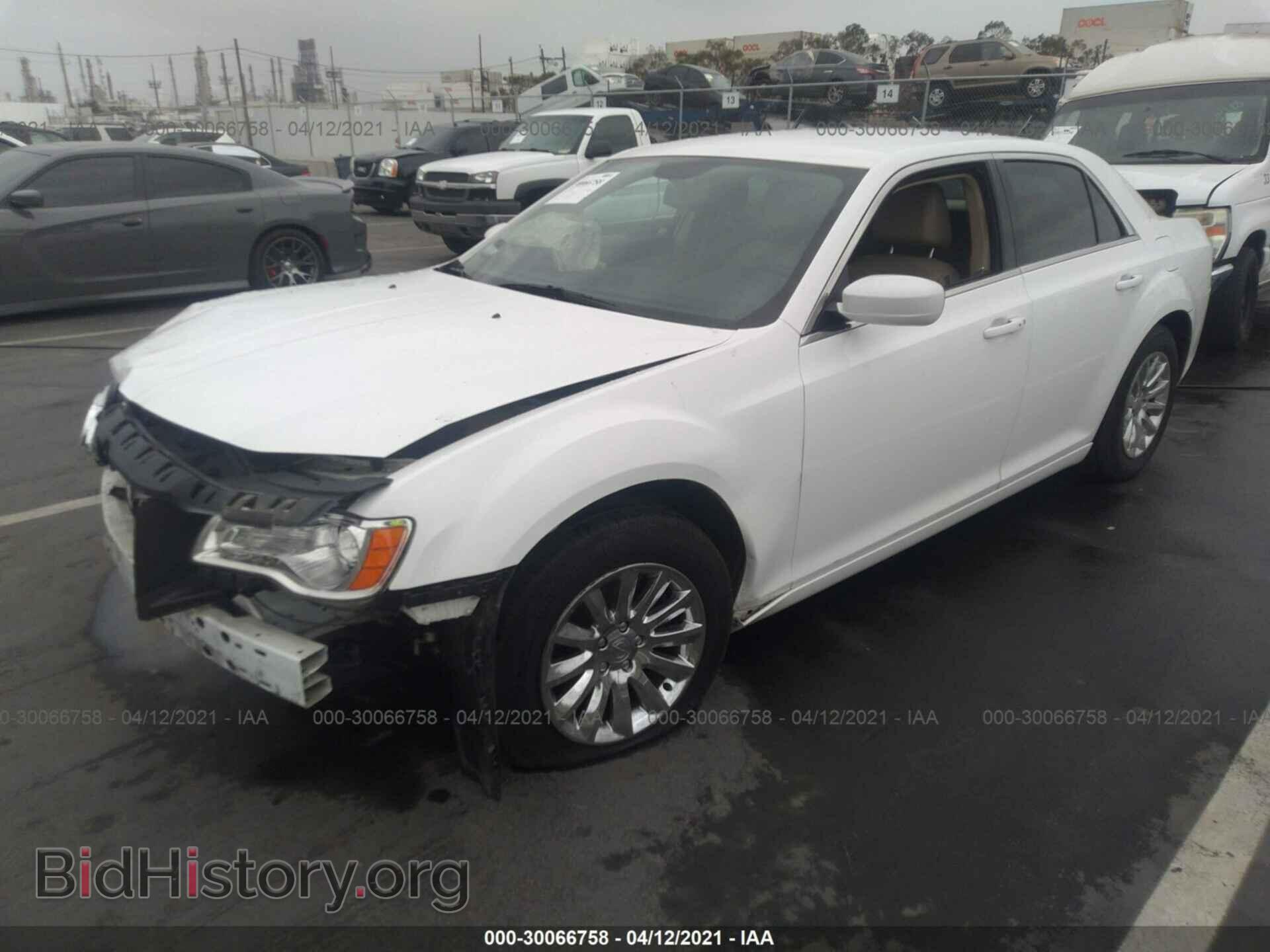 2014 CHRYSLER 300 - VIN: 2C3CCAAG2EH104308 - Photo 2