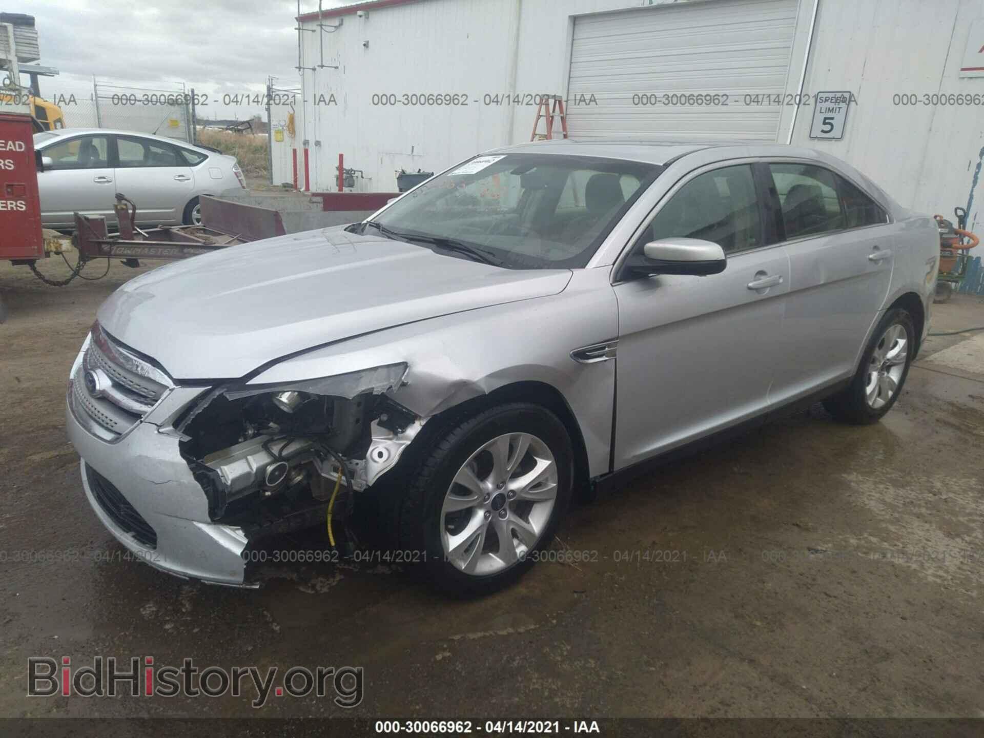 2011 FORD TAURUS - VIN: 1FAHP2HW0BG138947 - Фото 2