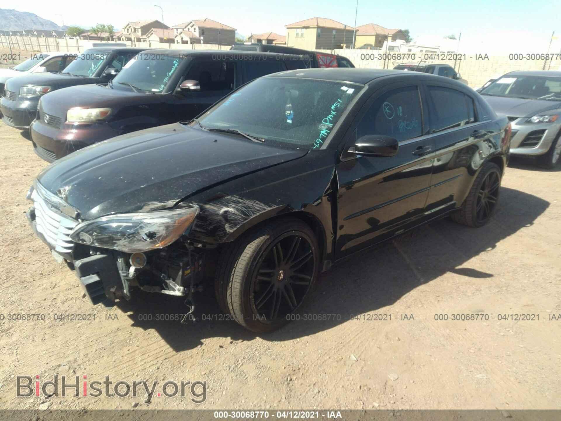 2012 CHRYSLER 200 - VIN: 1C3CCBAB2CN202091 - Фото 2