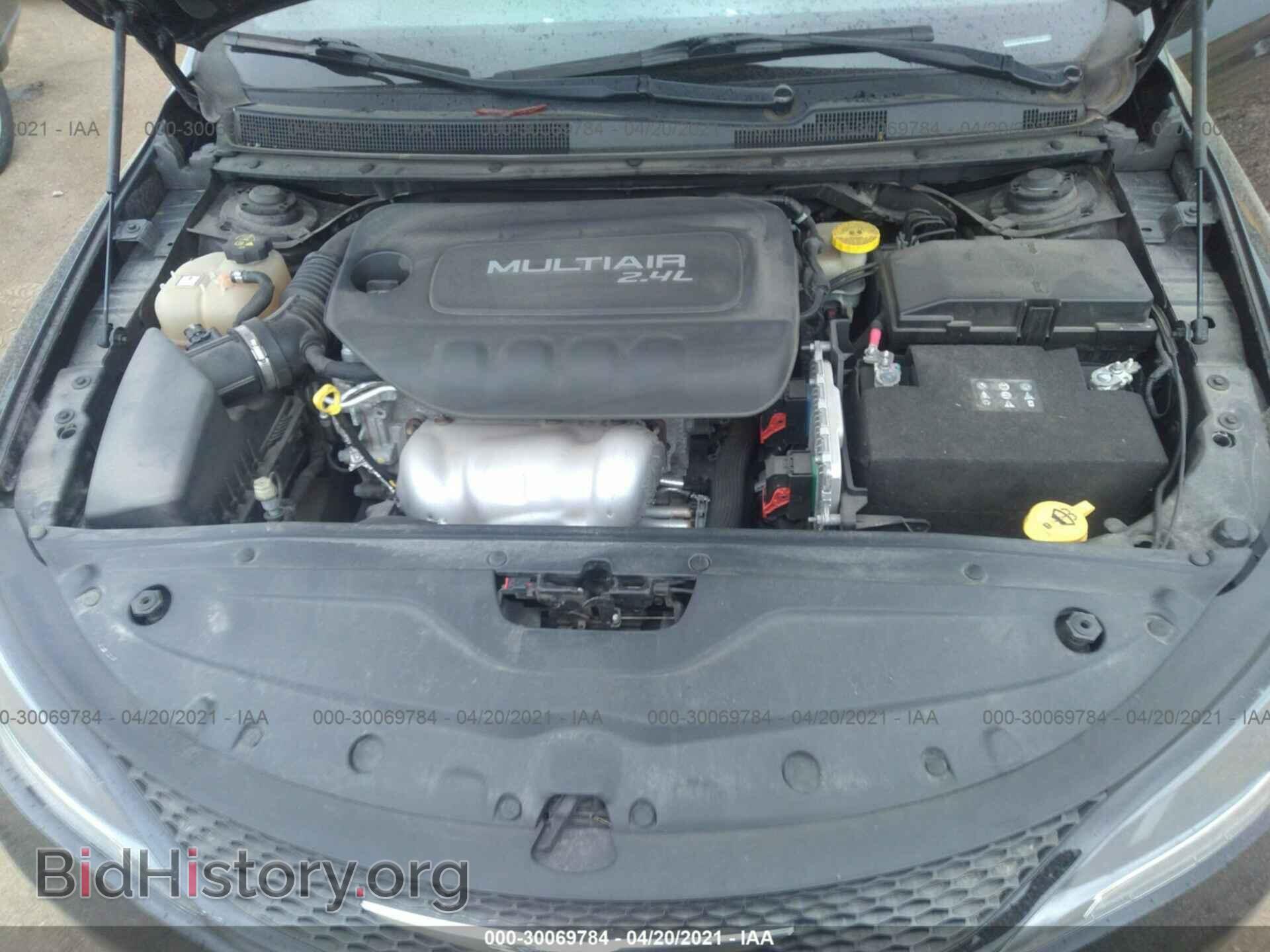 2015 CHRYSLER 200 - VIN: 1C3CCCBB9FN592633 - Фото 10