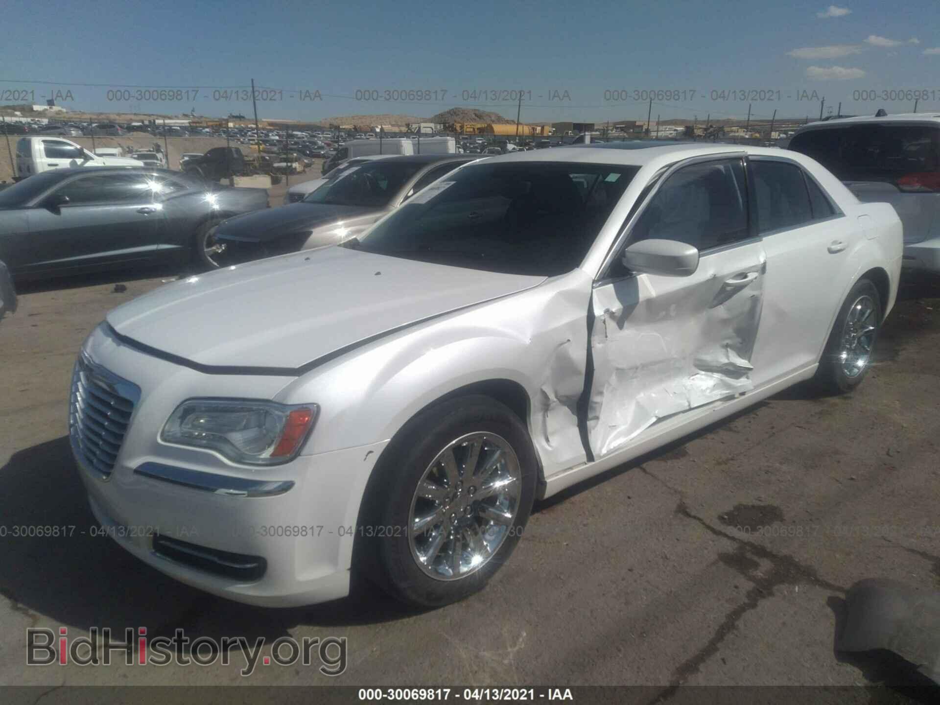 2014 CHRYSLER 300 - VIN: 2C3CCAAG1EH373979 - Фото 2