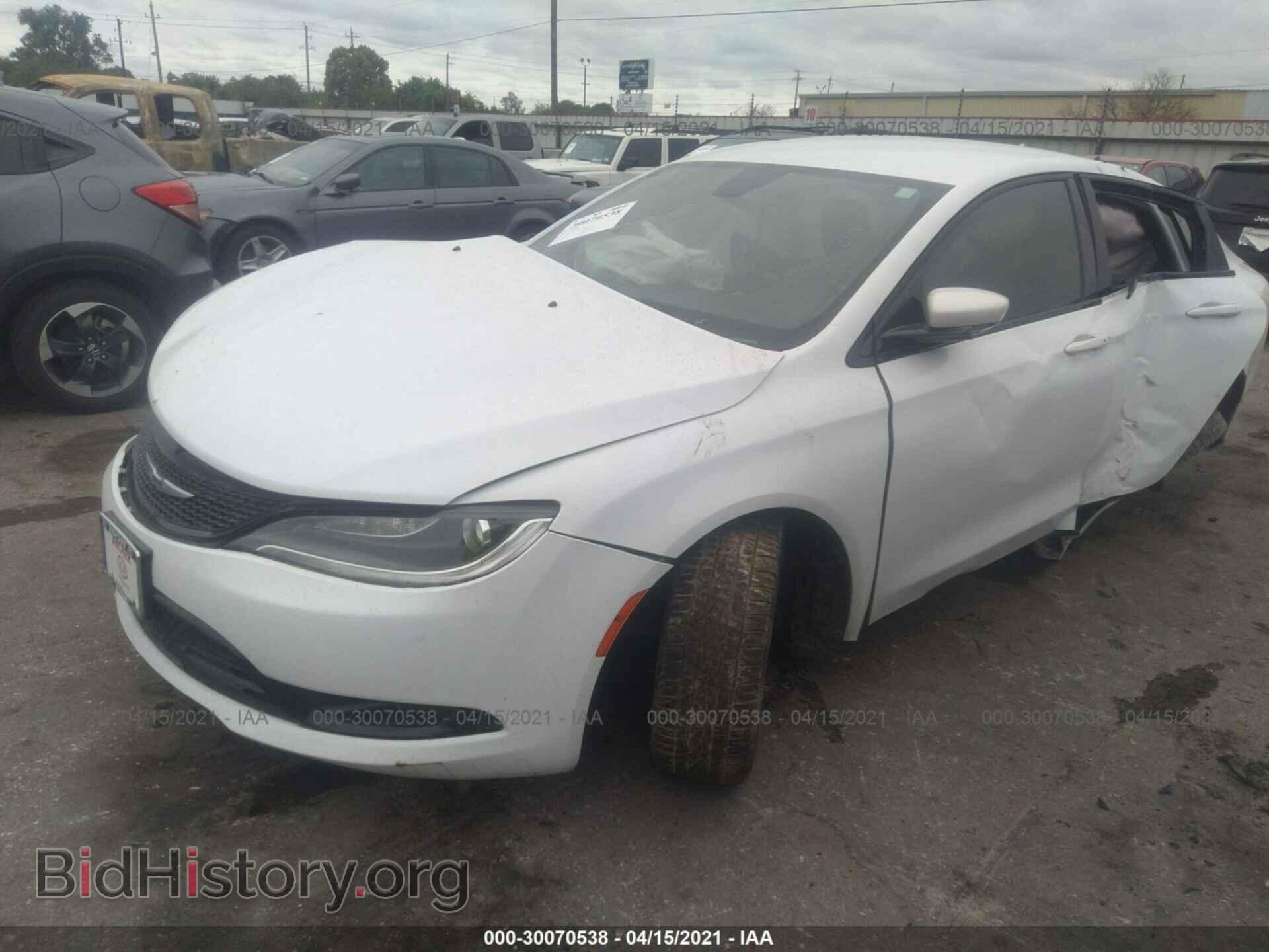 2016 CHRYSLER 200 - VIN: 1C3CCCBB8GN133952 - Фото 2