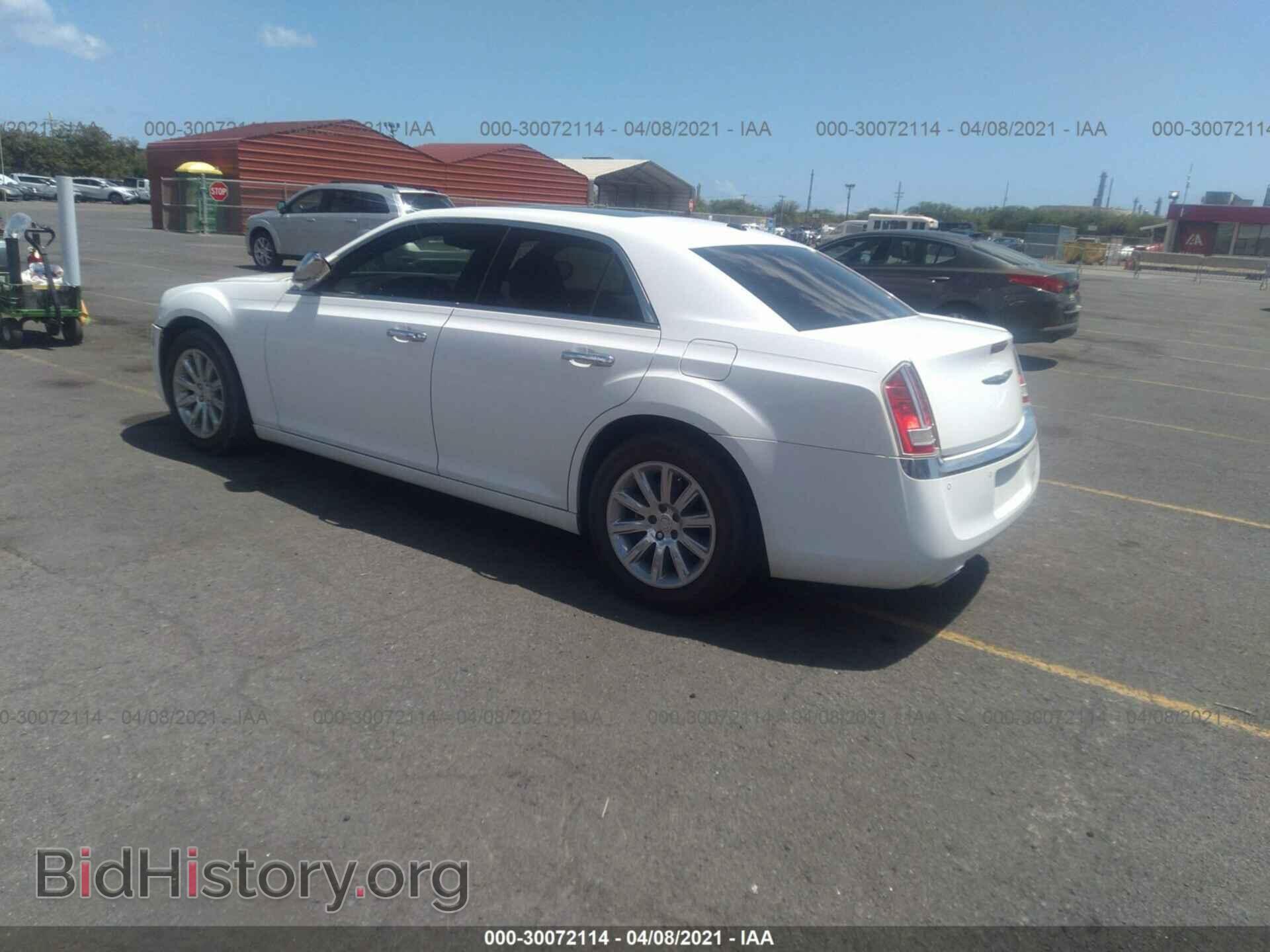 2011 CHRYSLER 300 - VIN: 2C3CA6CT8BH564517 - Фото 3