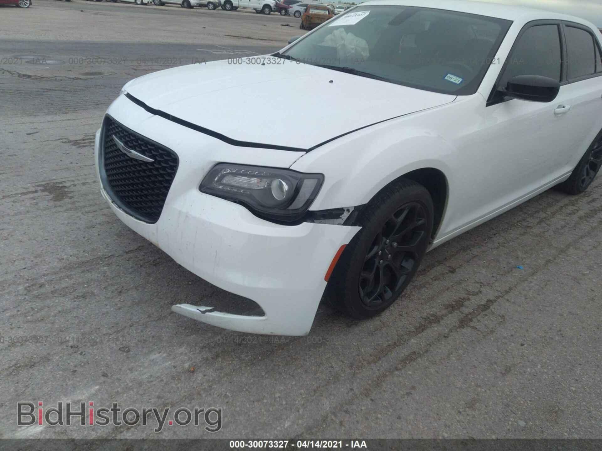 2019 CHRYSLER 300 - VIN: 2C3CCAAG7KH582610 - Фото 6