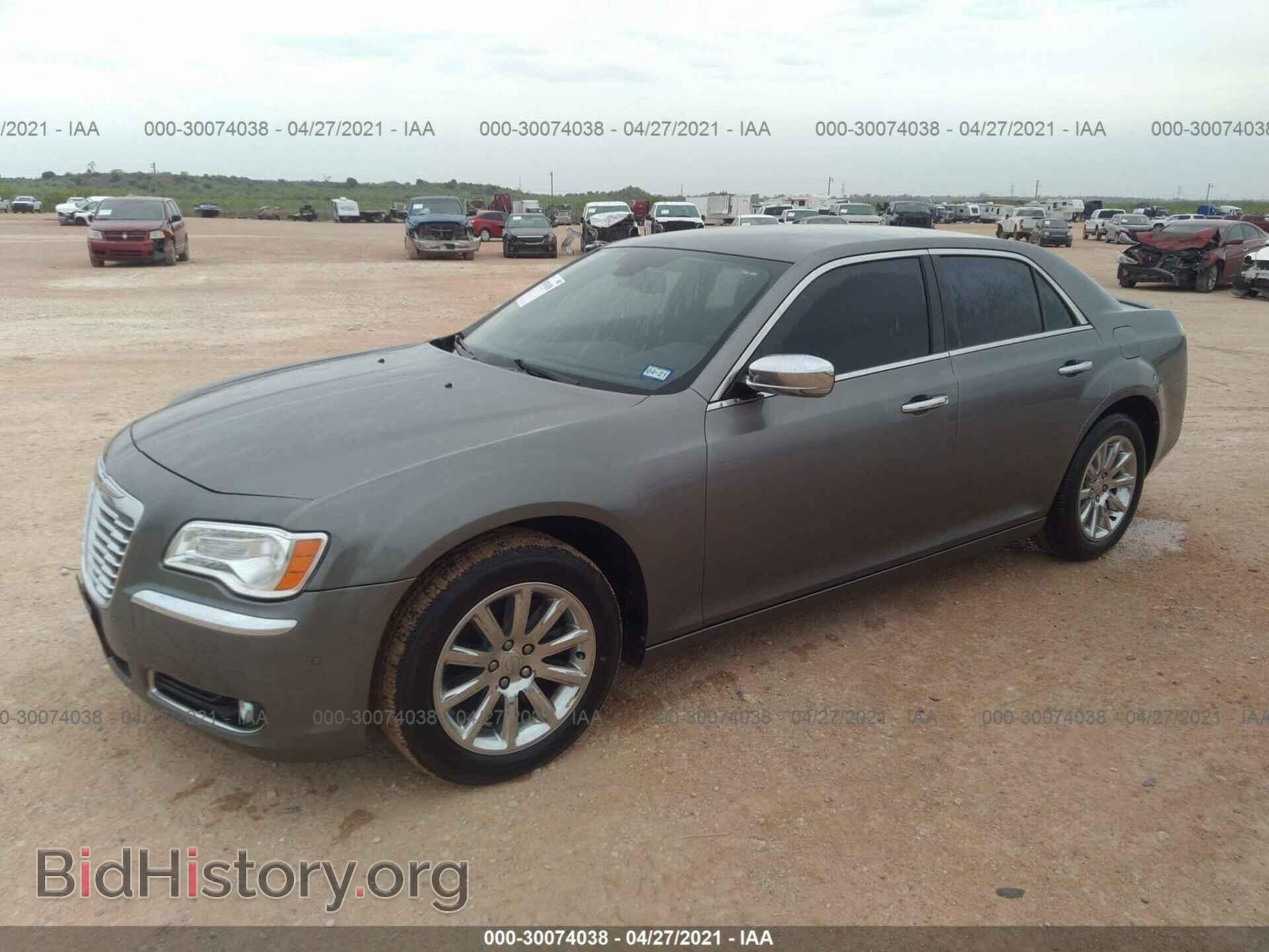 2011 CHRYSLER 300 - VIN: 2C3CA6CT6BH585169 - Фото 2