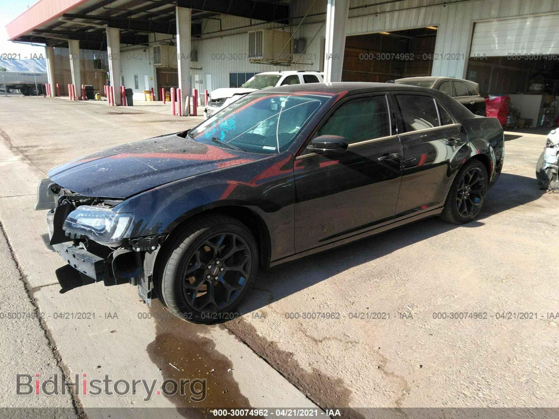 2019 CHRYSLER 300 - VIN: 2C3CCAAG5KH590513 - Фото 2