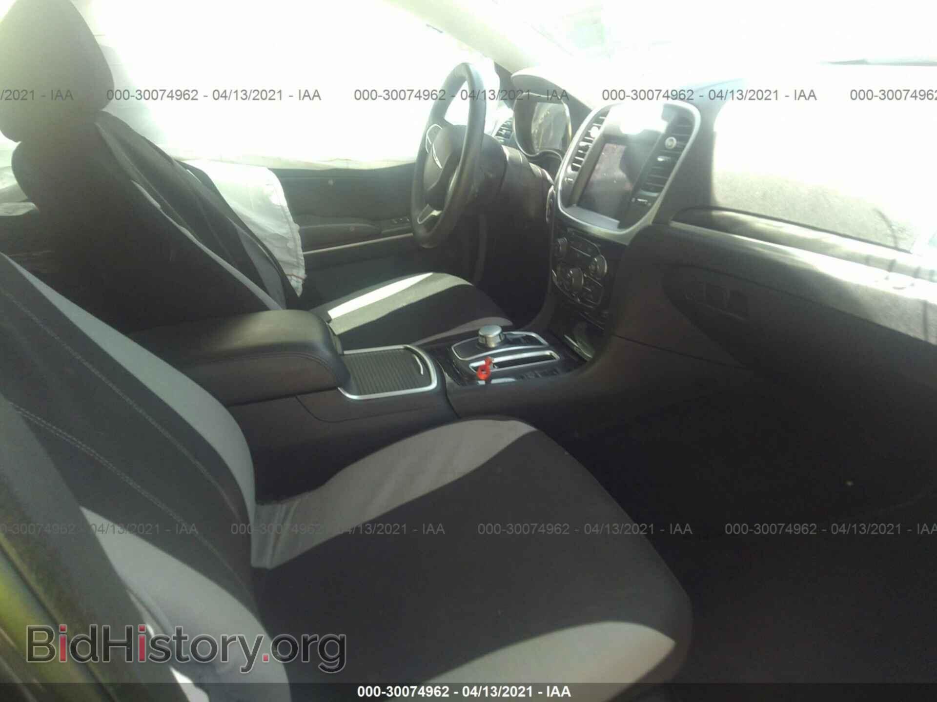 2019 CHRYSLER 300 - VIN: 2C3CCAAG5KH590513 - Фото 5