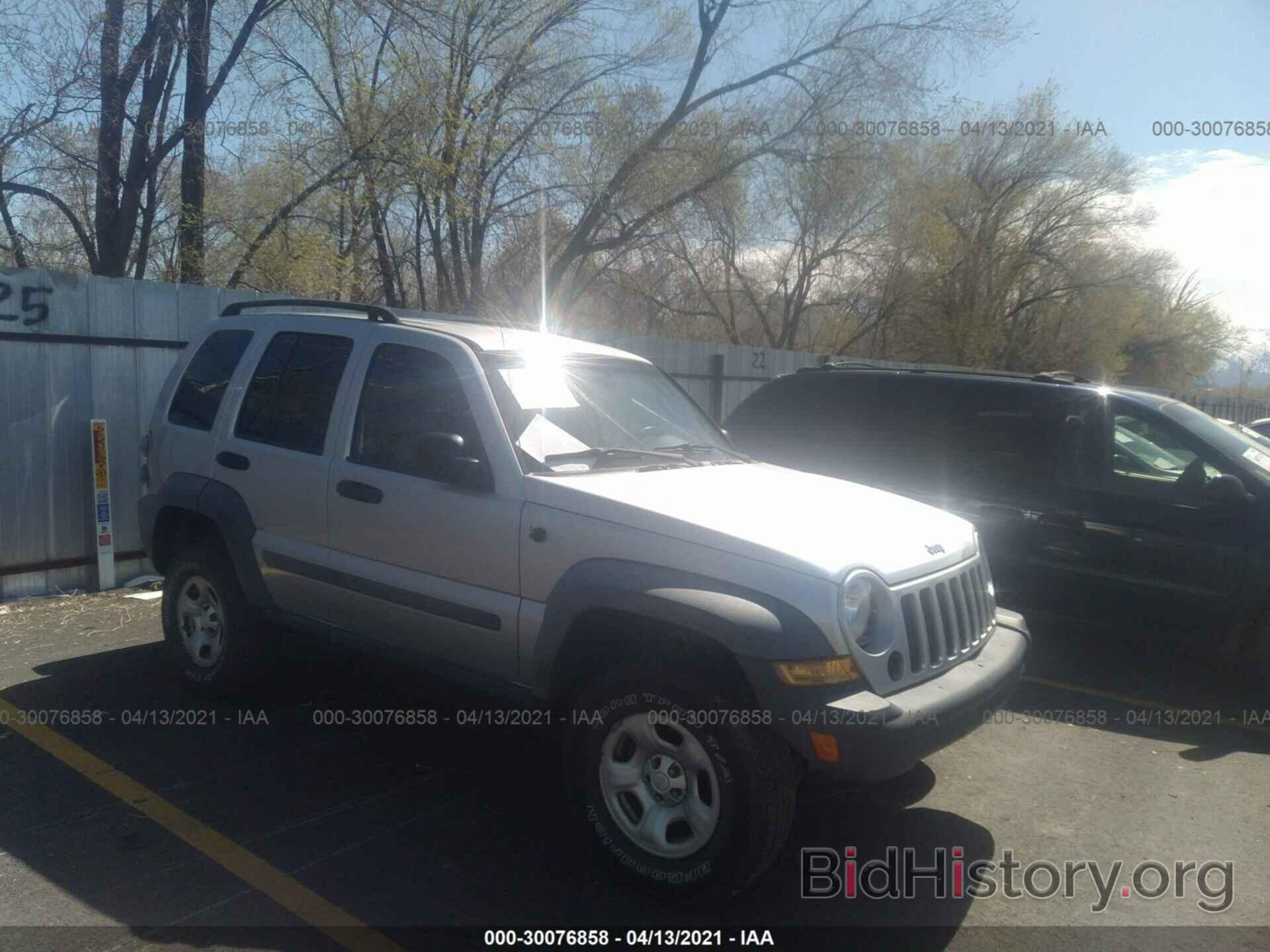 Photo 1J4GL48K77W539087 - JEEP LIBERTY 2007