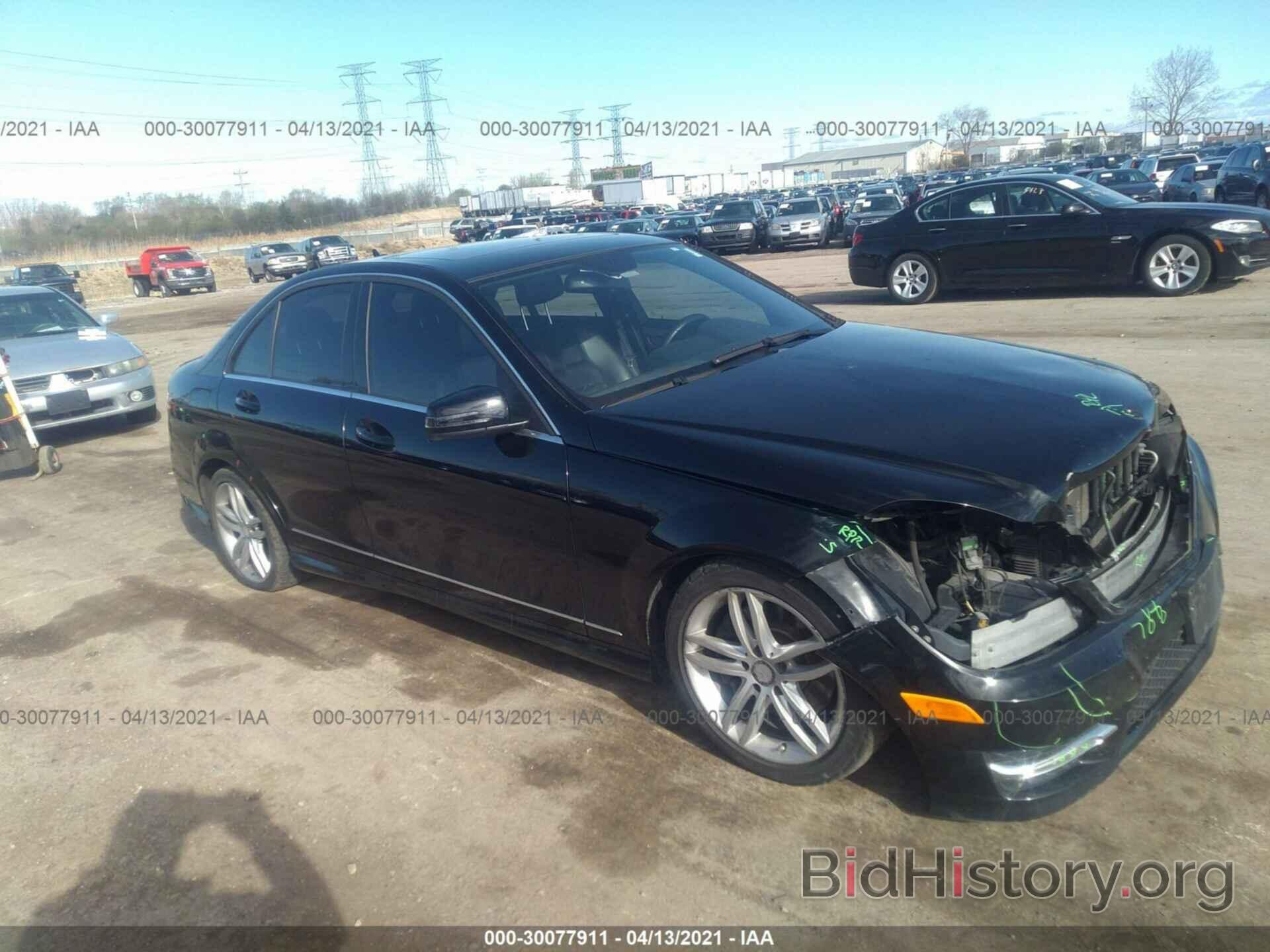 Photo WDDGF8AB7DR262407 - MERCEDES-BENZ C-CLASS 2013