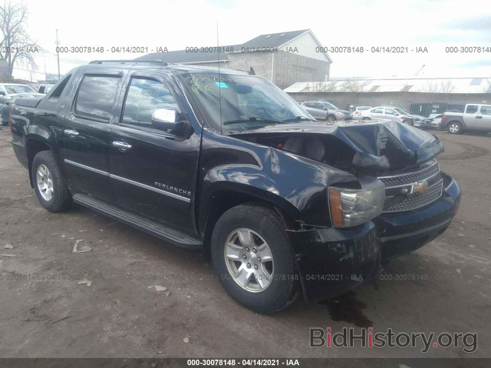 Photo 3GNVKGE08AG157197 - CHEVROLET AVALANCHE 2010