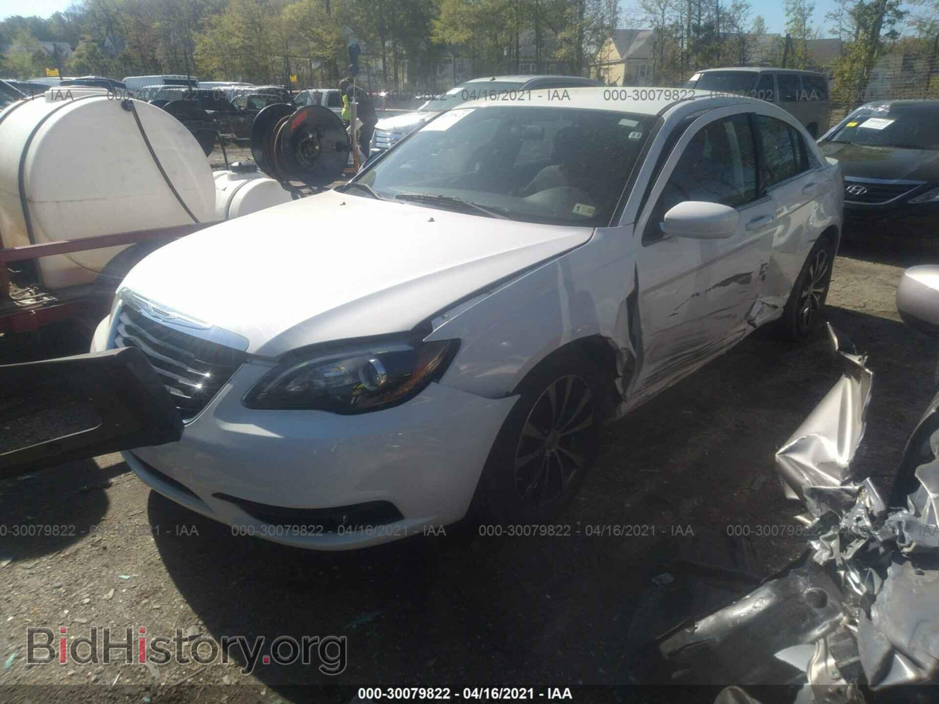 2013 CHRYSLER 200 - VIN: 1C3CCBBB5DN593544 - Фото 2