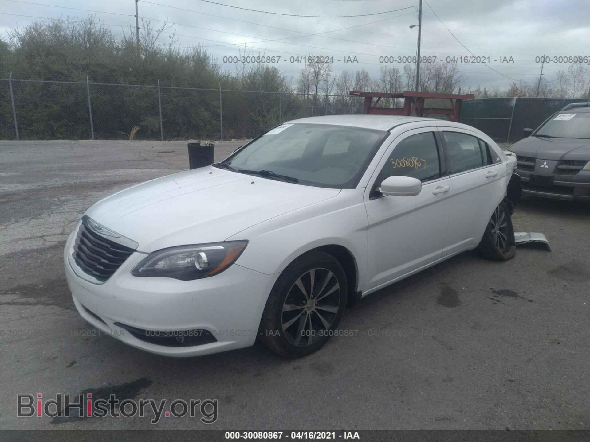 2013 CHRYSLER 200 - VIN: 1C3CCBBG9DN745658 - Фото 2