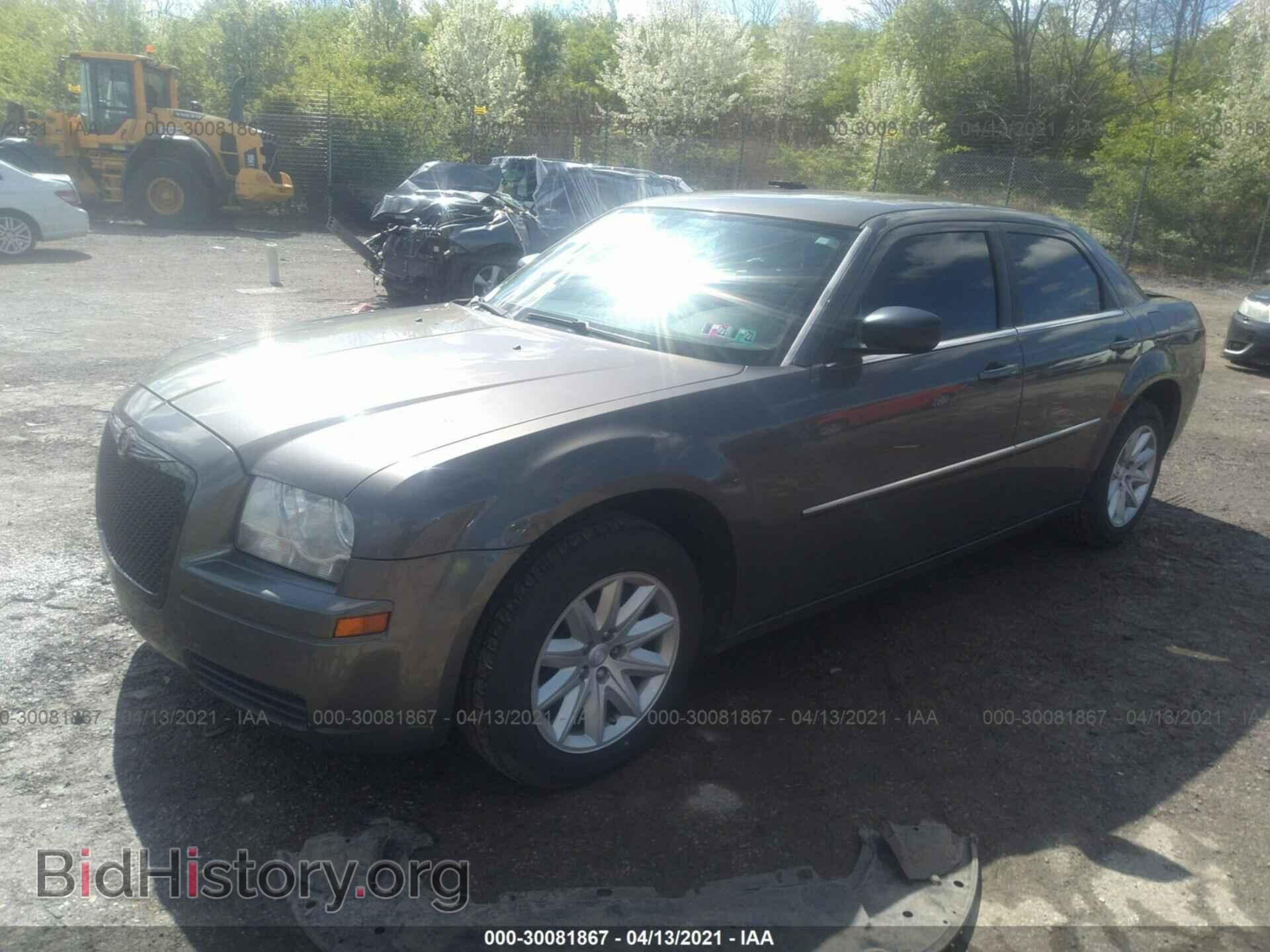2009 CHRYSLER 300 - VIN: 2C3LA43D29H587718 - Фото 2