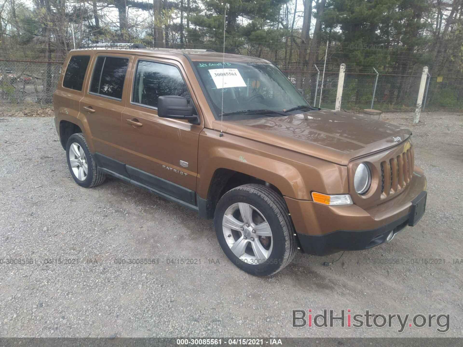 Photo 1J4NF4GB7BD166976 - JEEP PATRIOT 2011