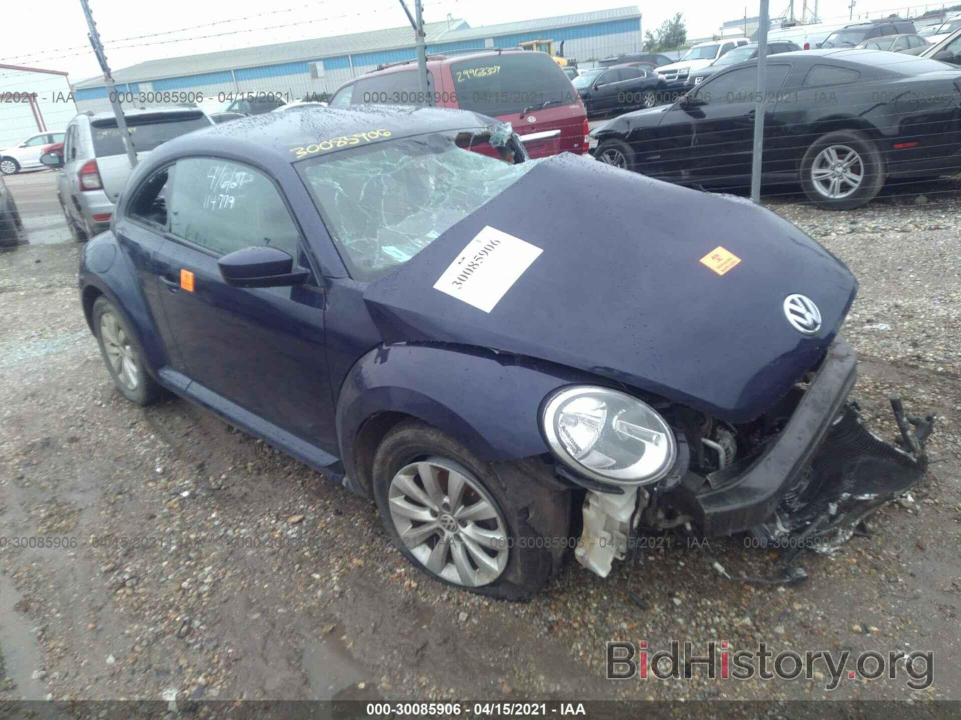 Photo 3VWFP7AT0EM621070 - VOLKSWAGEN BEETLE COUPE 2014