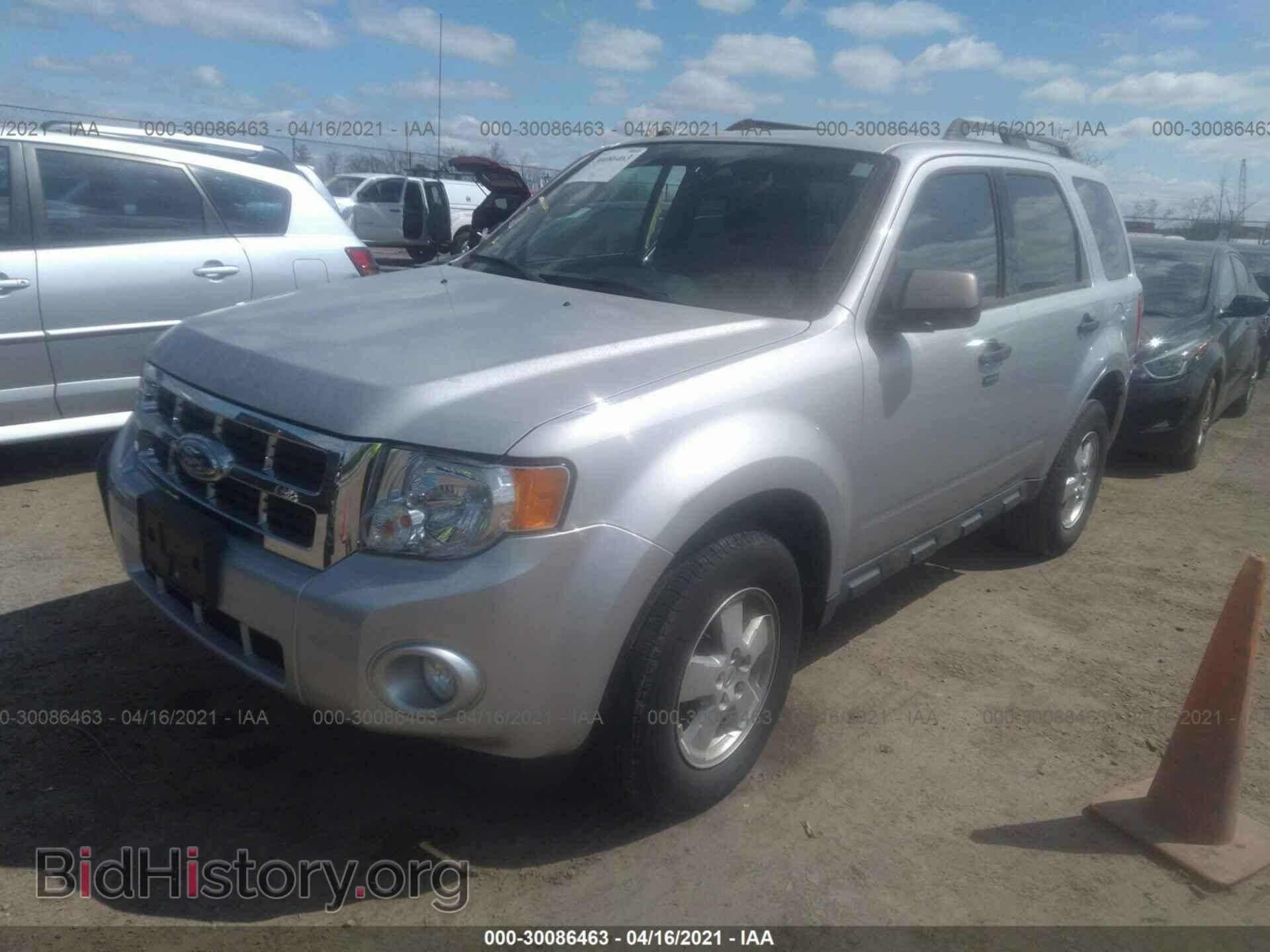 2011 FORD ESCAPE - VIN: 1FMCU0D70BKC61592 - Фото 2
