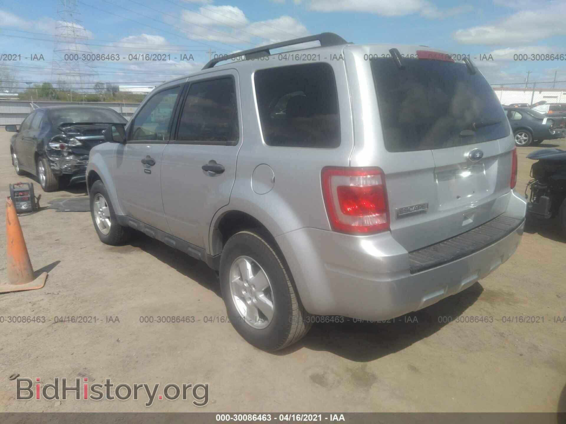 2011 FORD ESCAPE - VIN: 1FMCU0D70BKC61592 - Фото 3