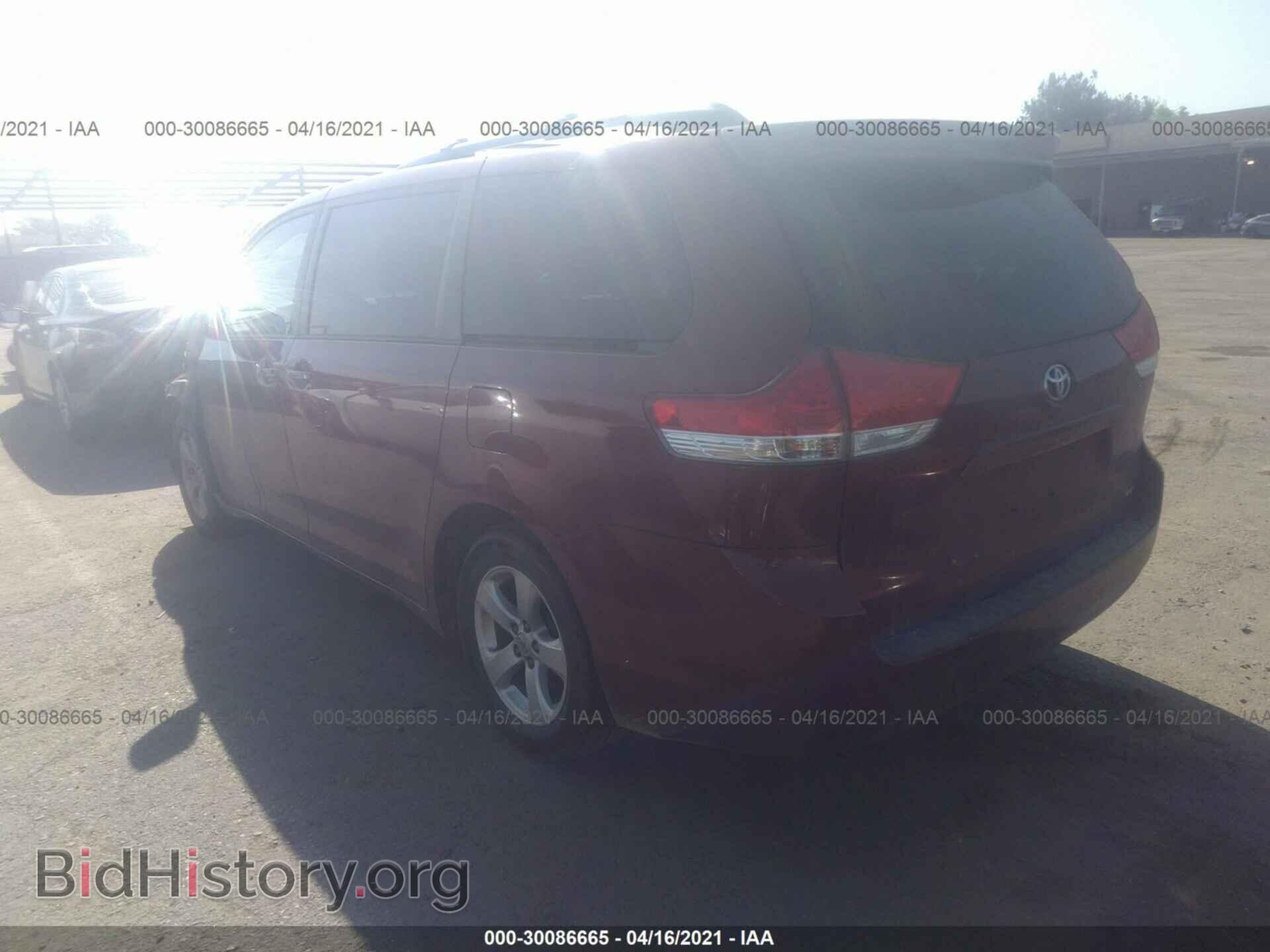 2013 TOYOTA SIENNA - VIN: 5TDKK3DC2DS306743 - Фото 3