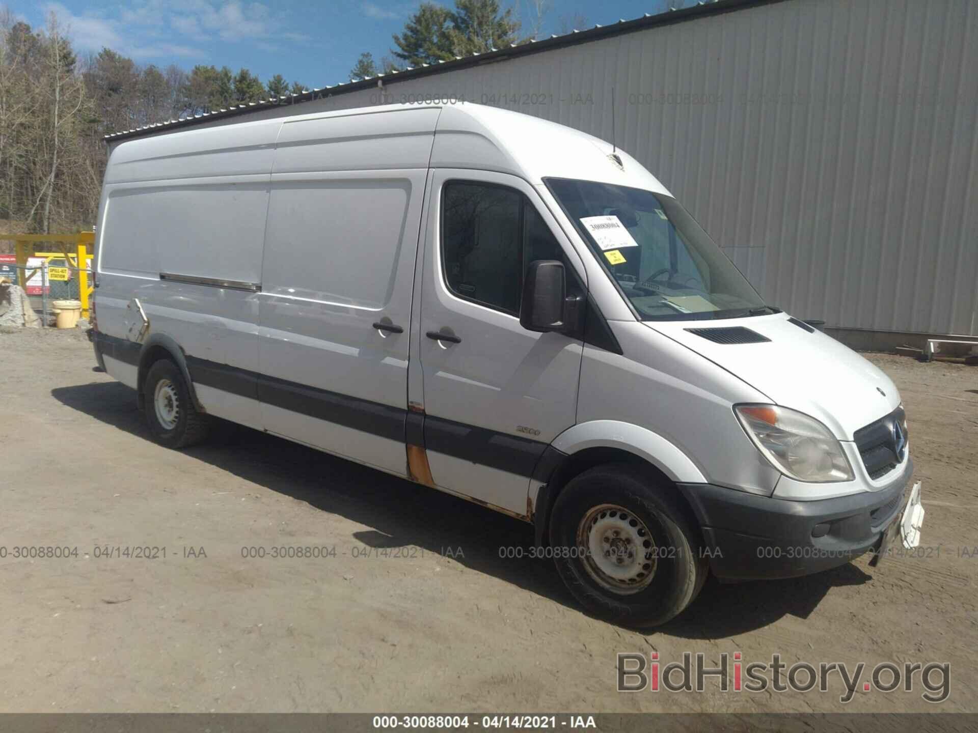 Photo WD3PE8CB8B5576625 - MERCEDES-BENZ SPRINTER CARGO VANS 2011