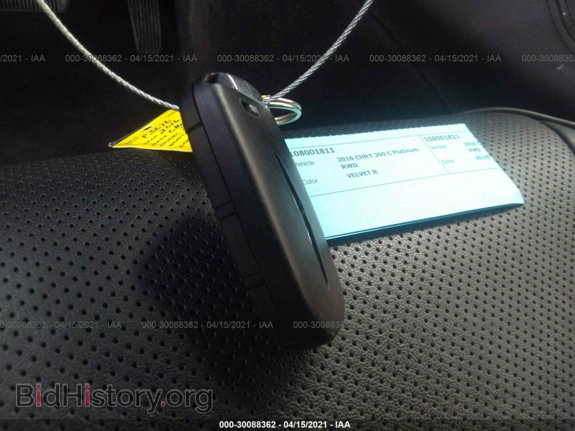2016 CHRYSLER 300 - VIN: 2C3CCAPT1GH308007 - Фото 11