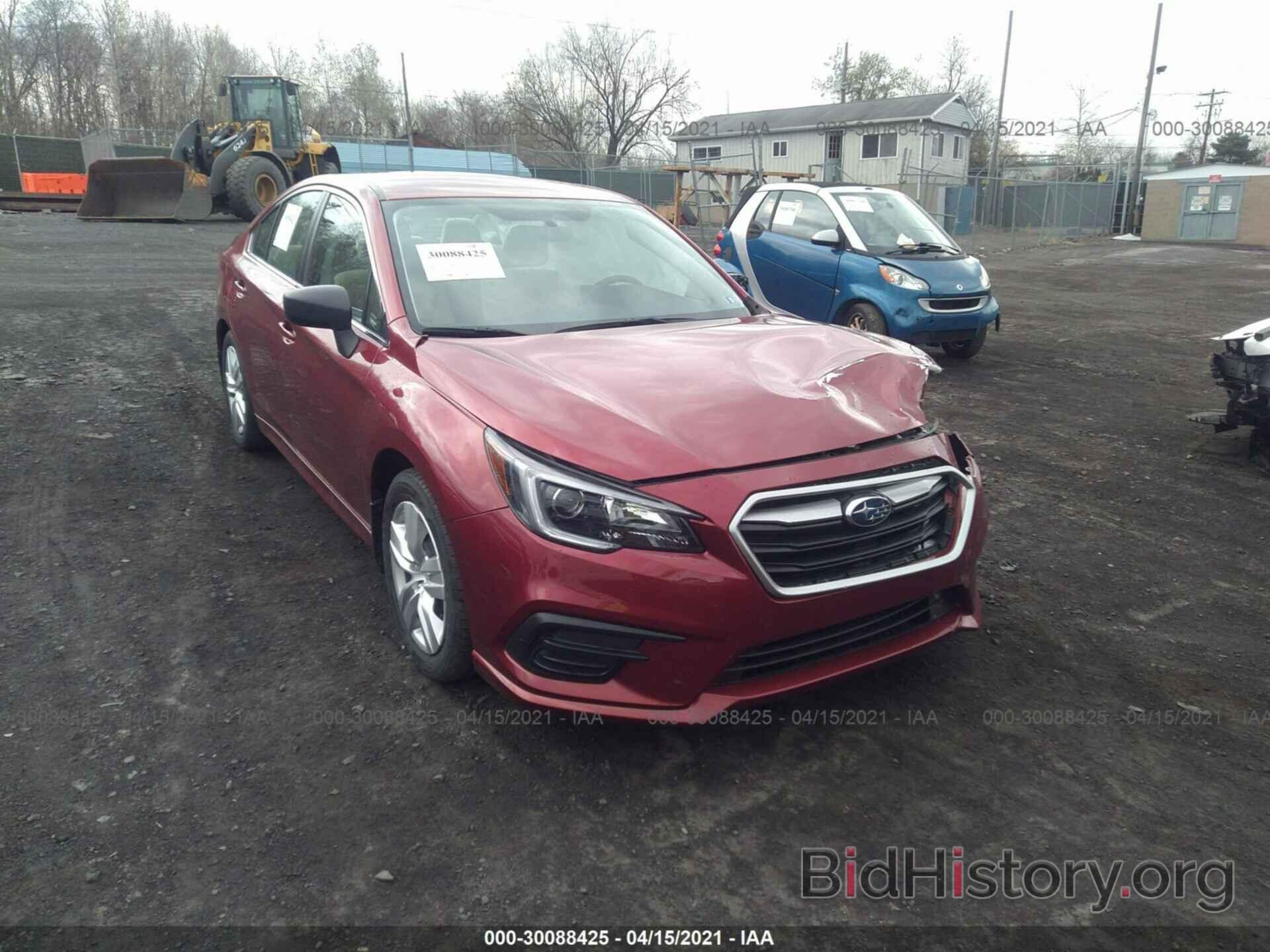 Photo 4S3BNAA69J3042301 - SUBARU LEGACY 2018