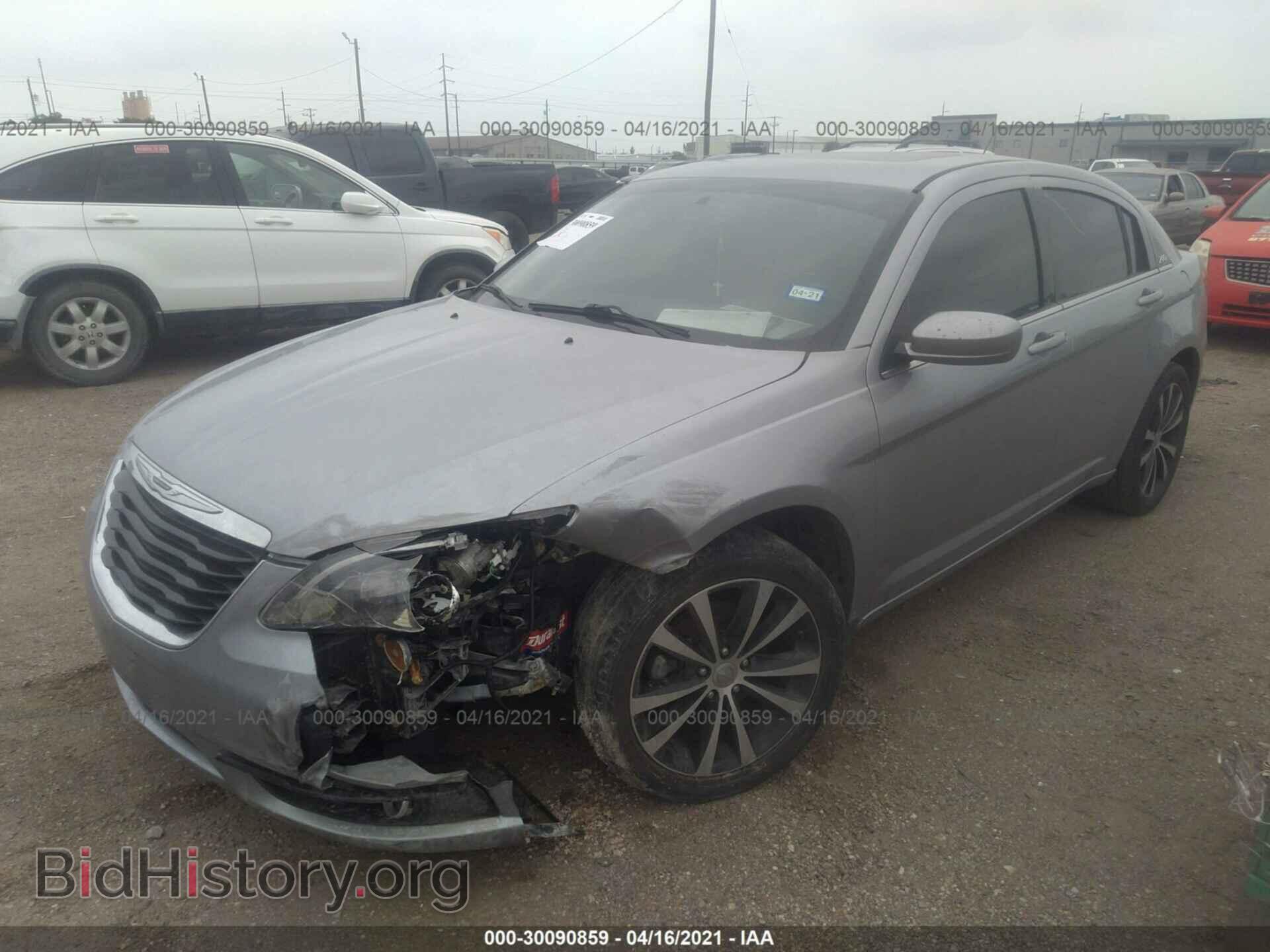 2013 CHRYSLER 200 - VIN: 1C3CCBBB3DN545847 - Фото 2