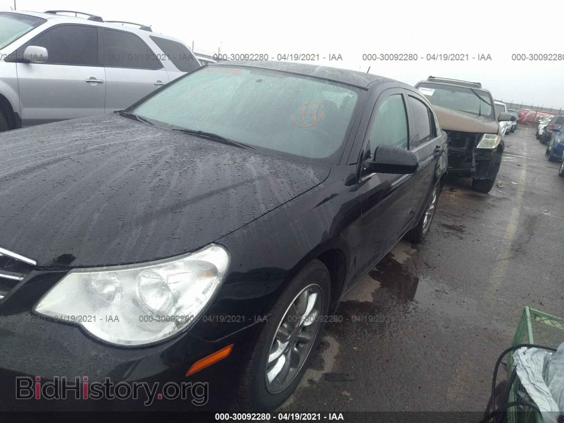 2010 CHRYSLER SEBRING - VIN: 1C3CC4FB5AN162512 - Фото 2