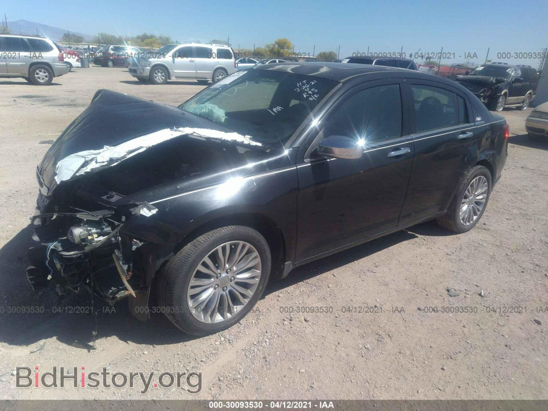 2011 CHRYSLER 200 - VIN: 1C3BC2FB3BN500605 - Photo 2