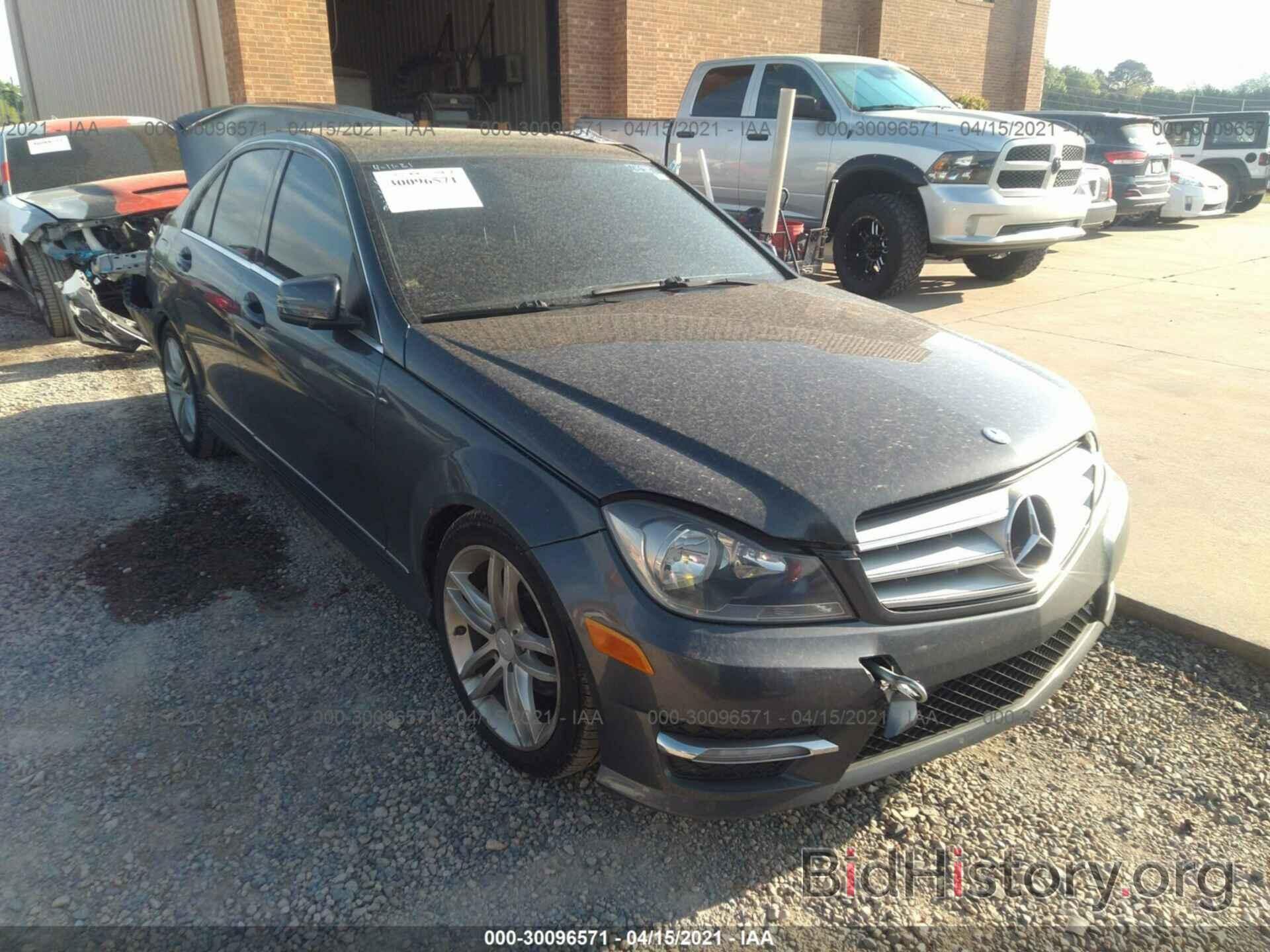 Photo WDDGF4HB8DA778417 - MERCEDES-BENZ C-CLASS 2013