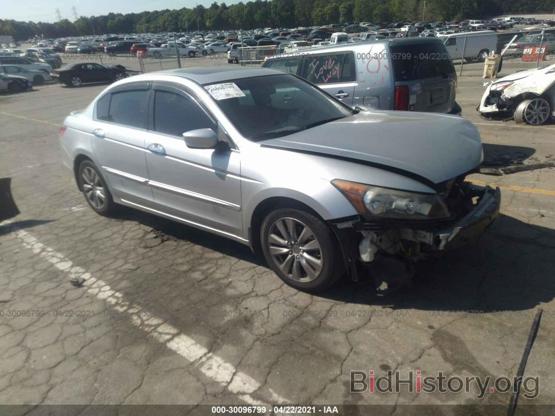 Photo 1HGCP3F85CA007131 - HONDA ACCORD SDN 2012