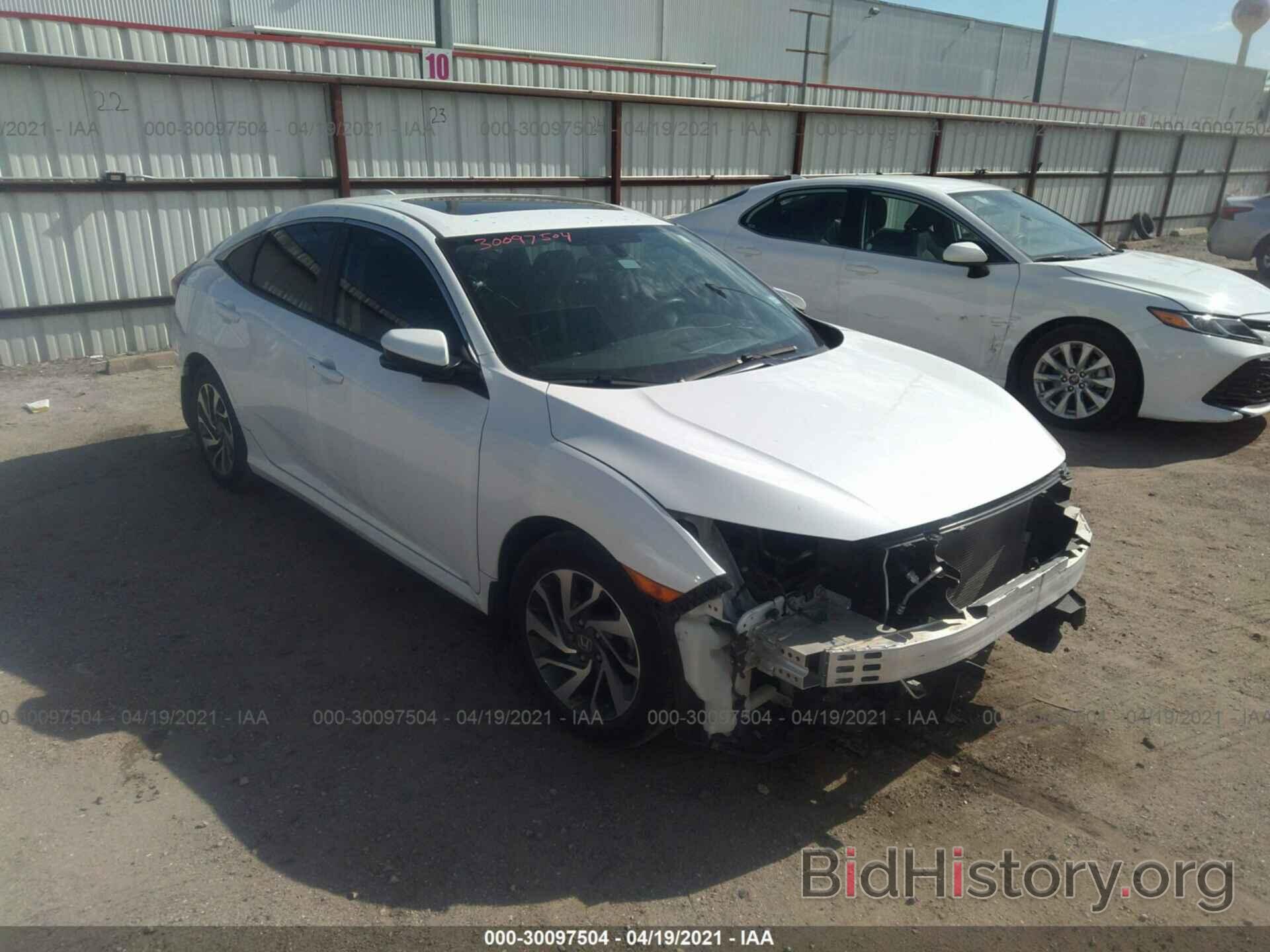 Photo 19XFC2F70JE035793 - HONDA CIVIC SEDAN 2018