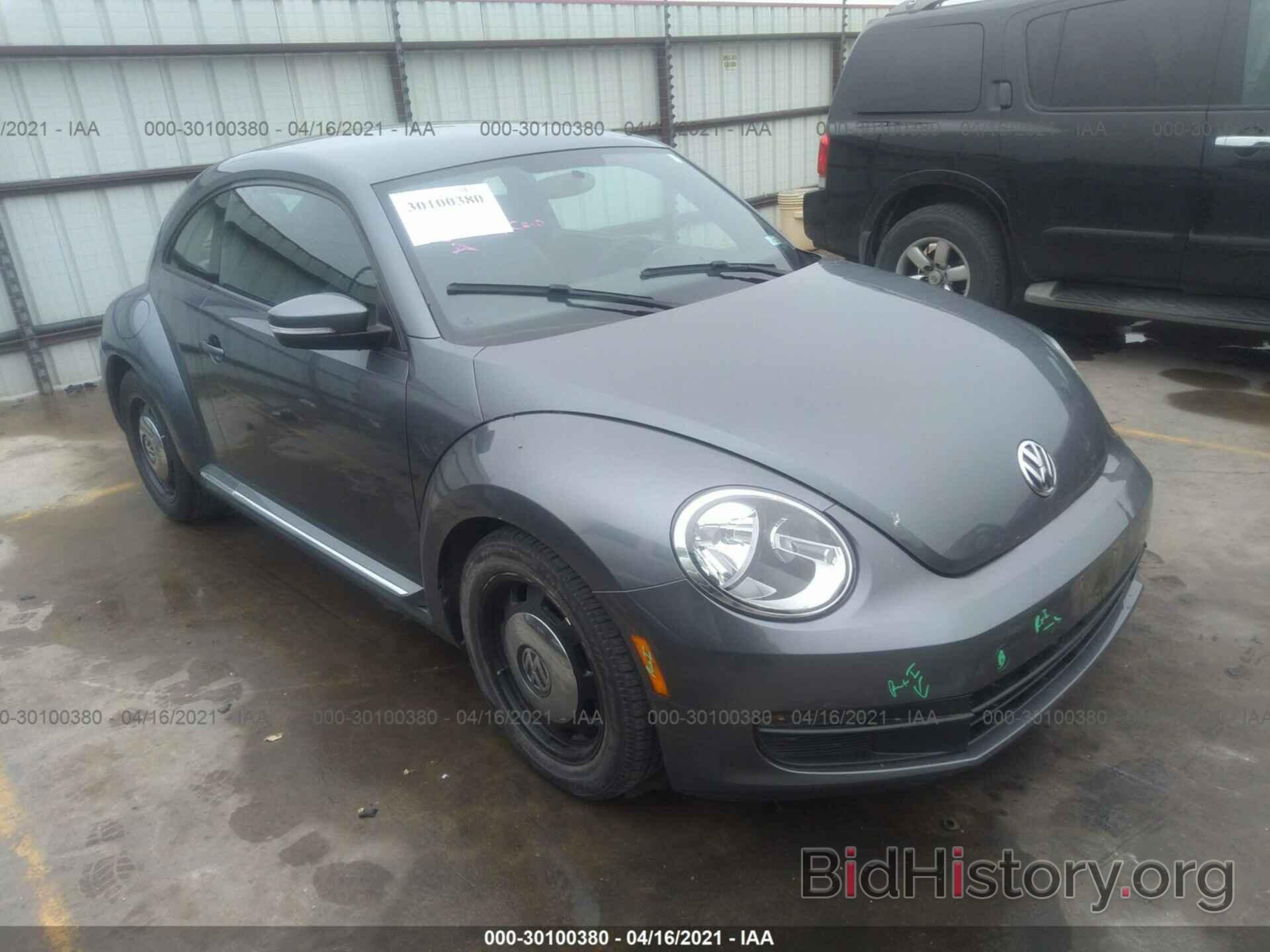 Photo 3VWJP7AT3CM628103 - VOLKSWAGEN BEETLE 2012