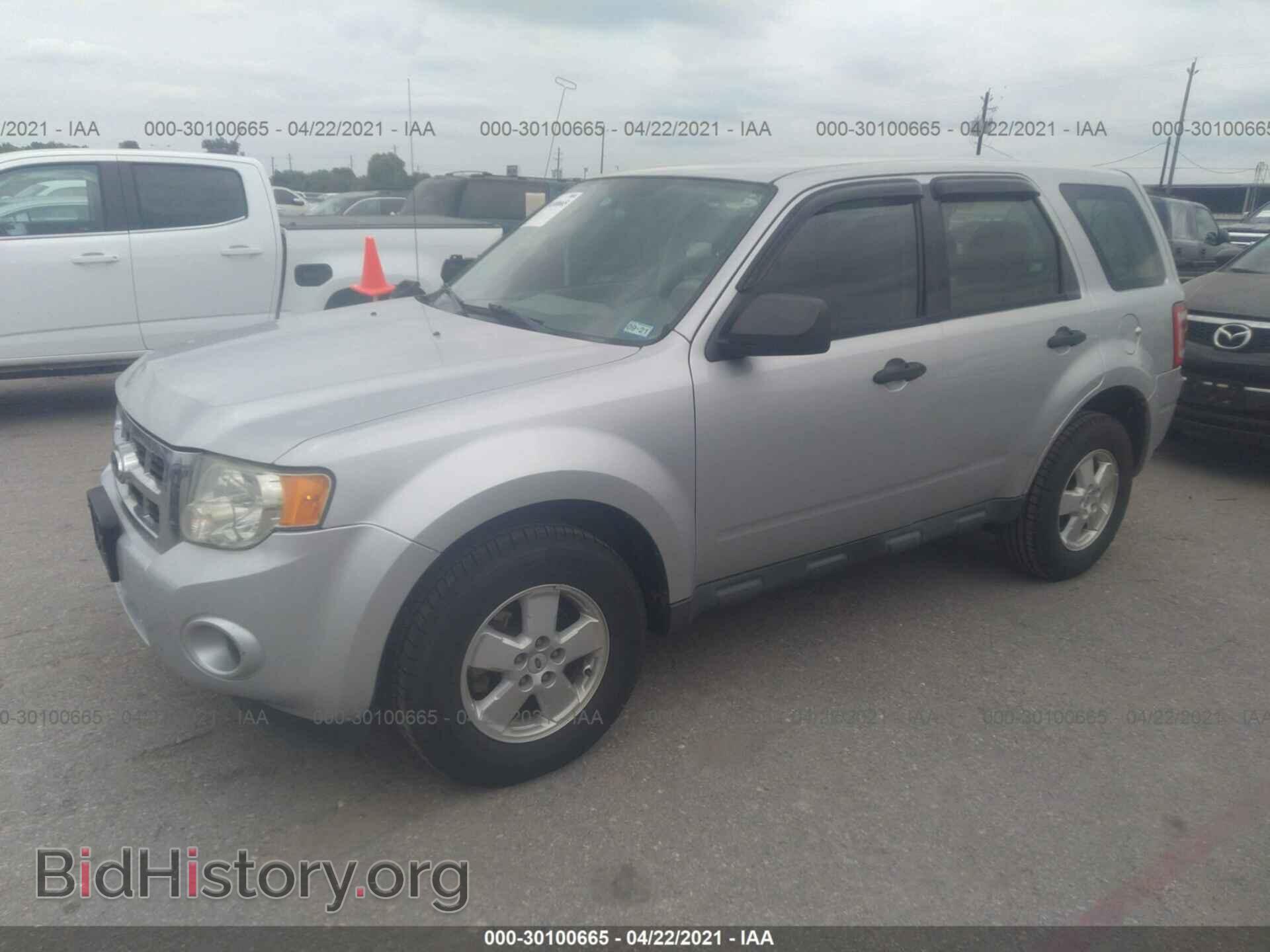 2011 FORD ESCAPE - VIN: 1FMCU0C74BKB83822 - Фото 2