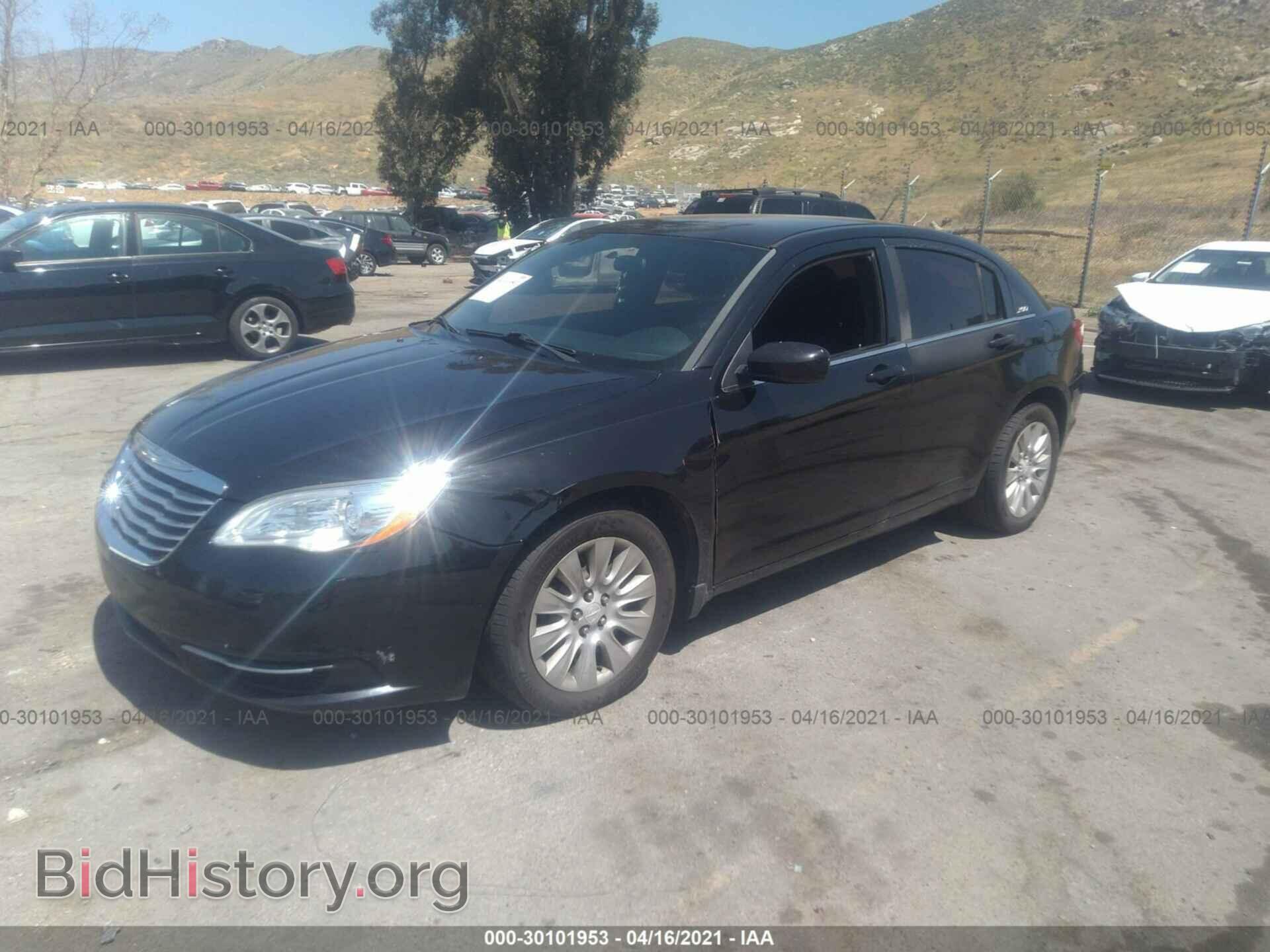 2012 CHRYSLER 200 - VIN: 1C3CCBAB0CN127200 - Фото 2