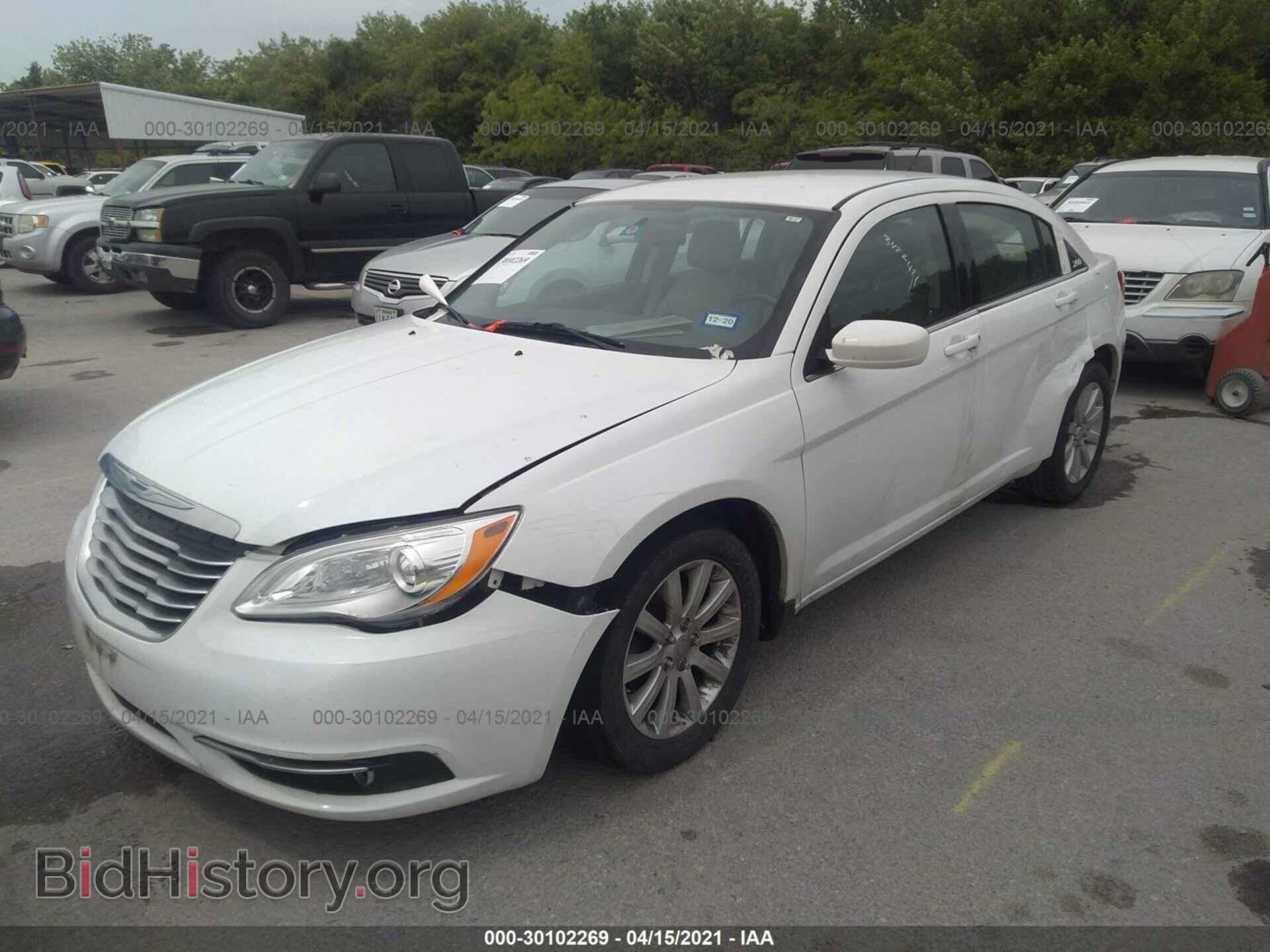 2013 CHRYSLER 200 - VIN: 1C3CCBCG8DN554523 - Photo 2