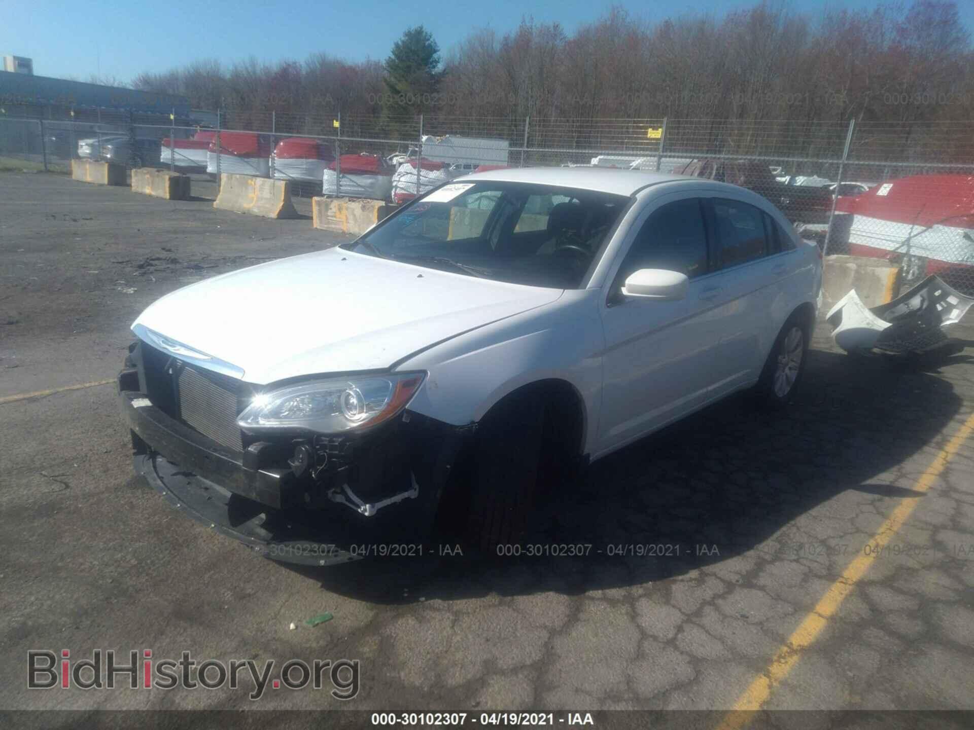 2013 CHRYSLER 200 - VIN: 1C3CCBBG8DN532247 - Фото 2