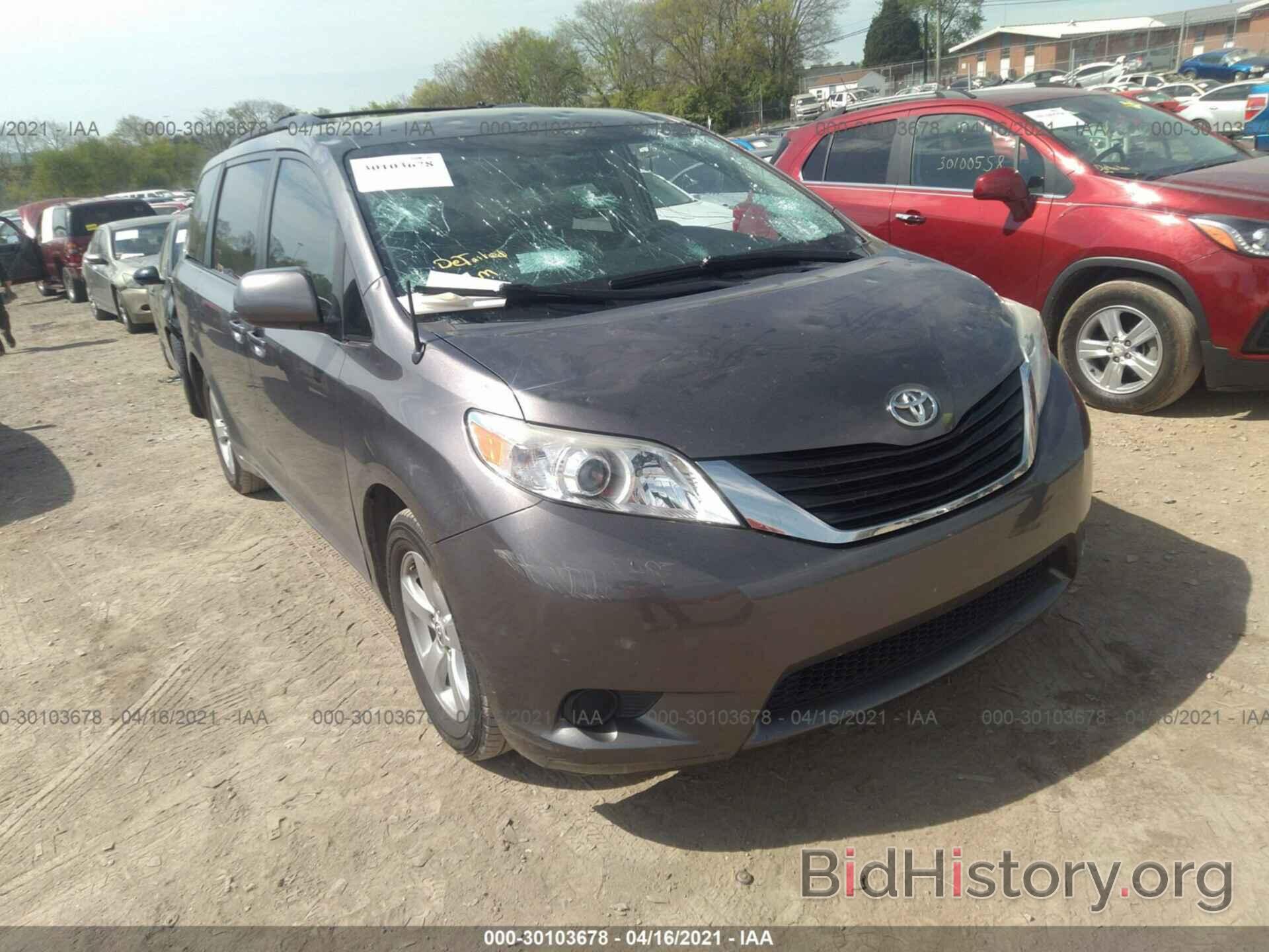 Фотография 5TDKK3DCXDS388611 - TOYOTA SIENNA 2013